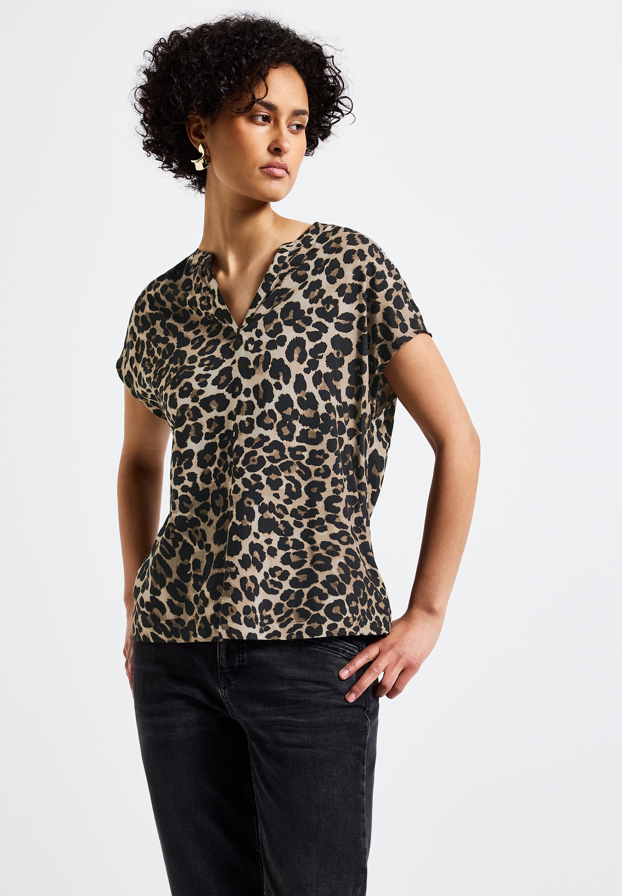 STREET ONE Shirtbluse, mit geschlitztem Rundhalsausschnitt günstig online kaufen