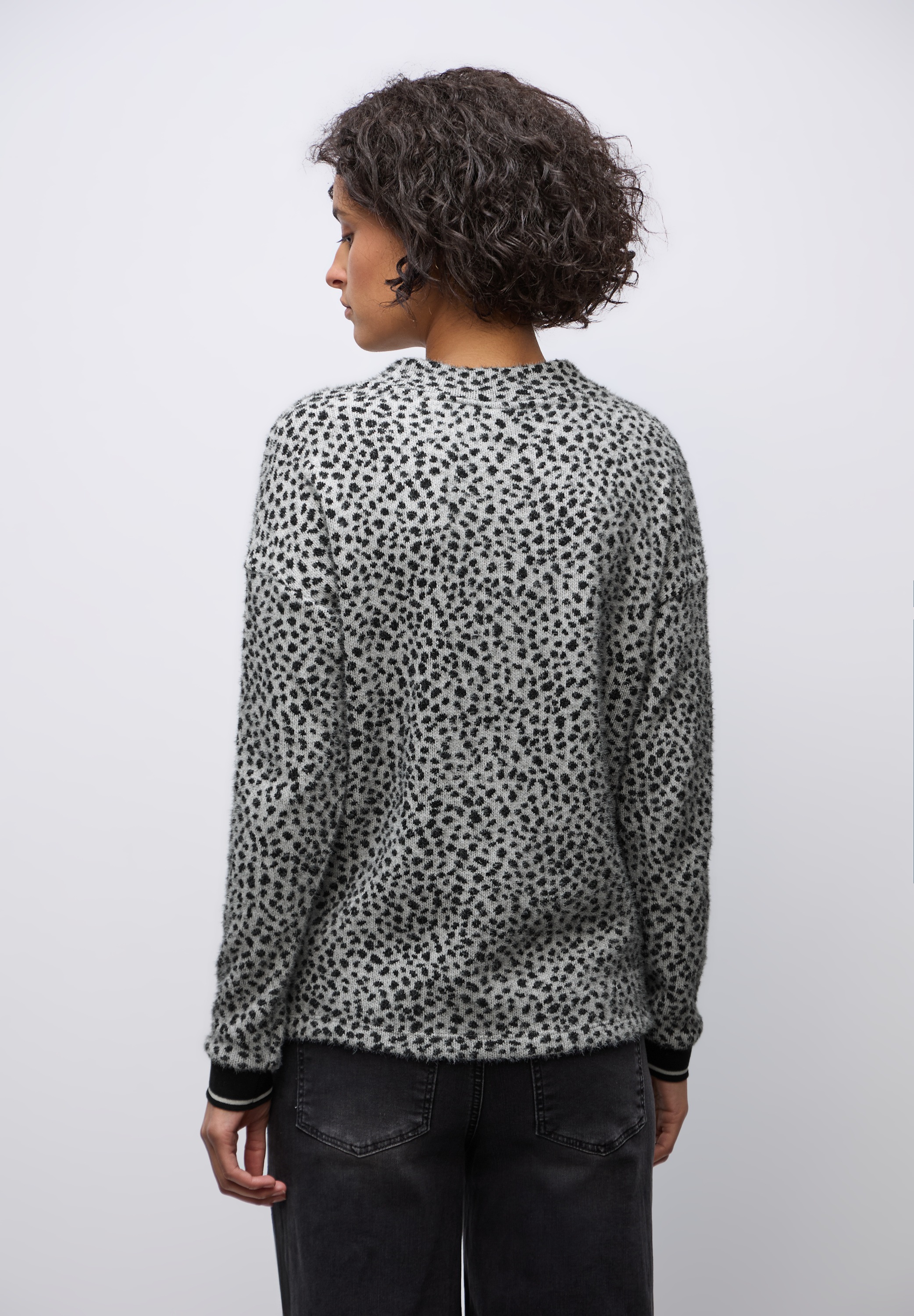 STREET ONE Langarmshirt im angesagten Leo-Look