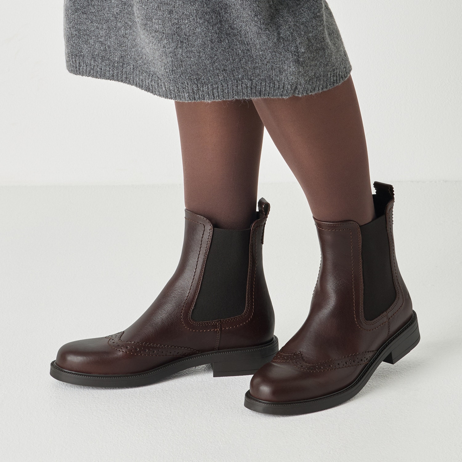 Tamaris Chelseaboots  Schlupfboots, Stiefelette mit modischer Lyralochung