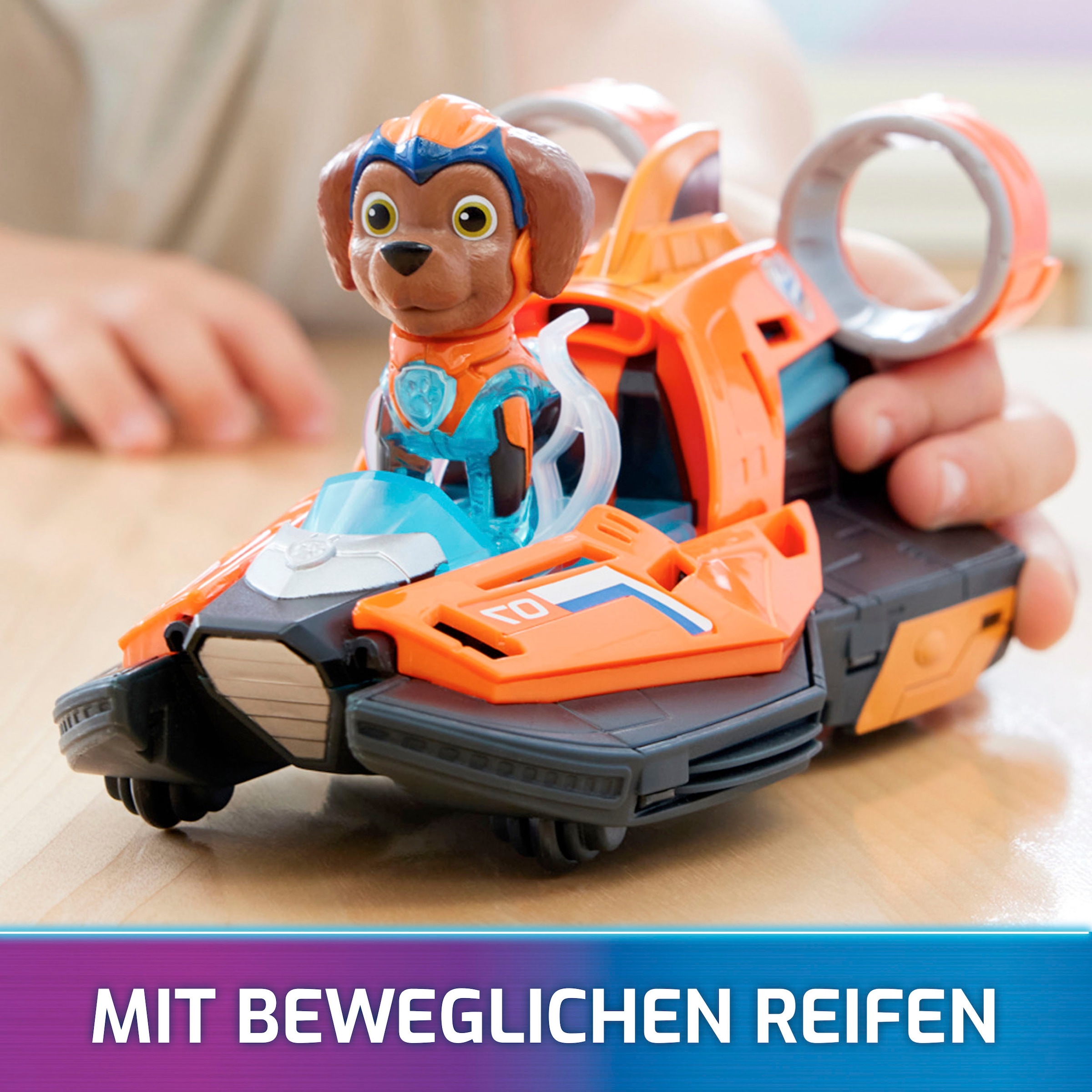 Spin Master Spielzeug-Auto »Paw Patrol - Movie II - Basic Themed Vehicles Zuma«, Speedboot mit Welpenfigur, Licht- und Soundeffekt