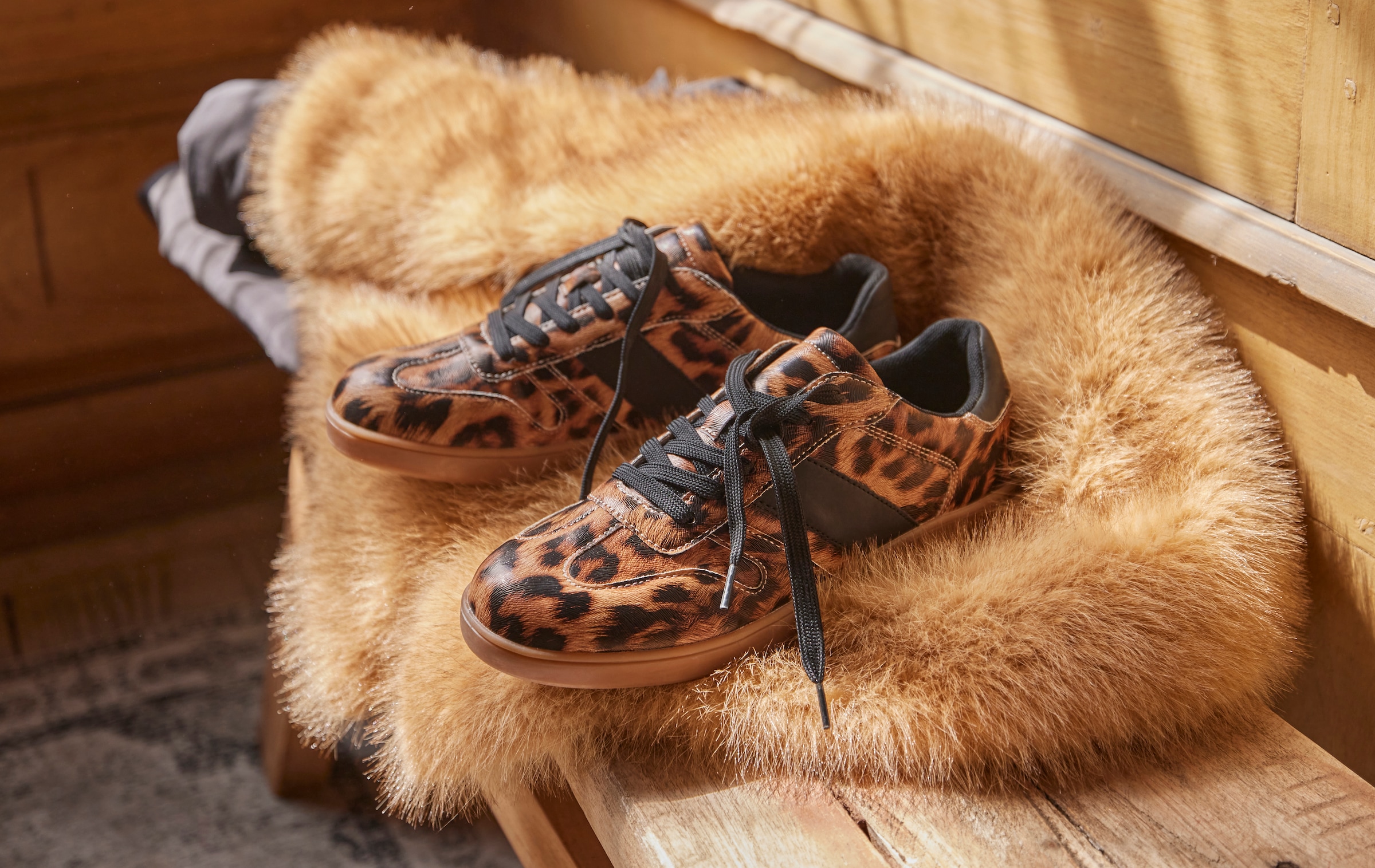 Aniston SHOES Sneaker, Retro-Sneaker, Freizeitschuh, Schnürschuh - neue KOLLEKTION