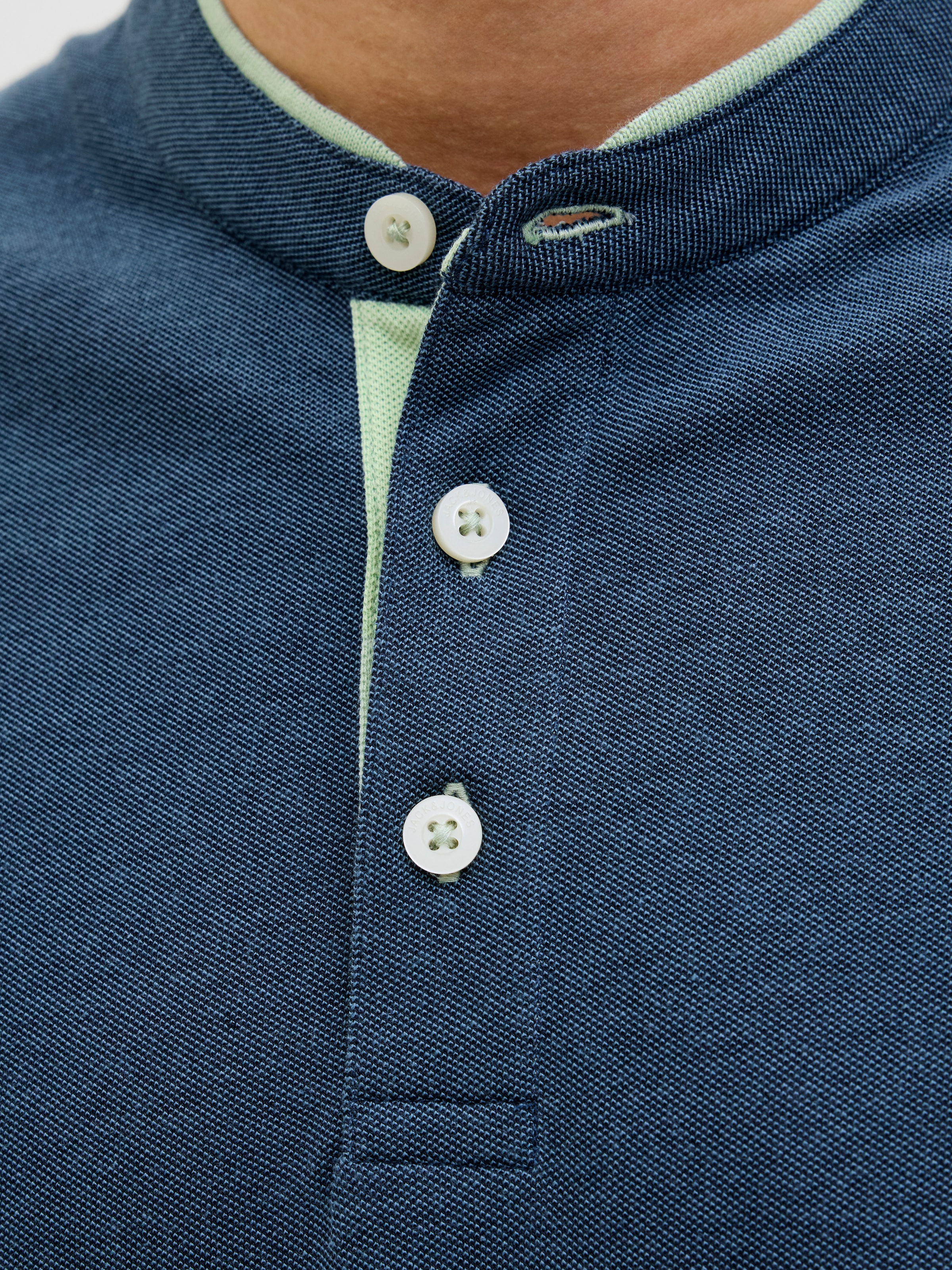 Jack & Jones Poloshirt »JJEPAULOS MAO POLO«, mit Logo Stickerei