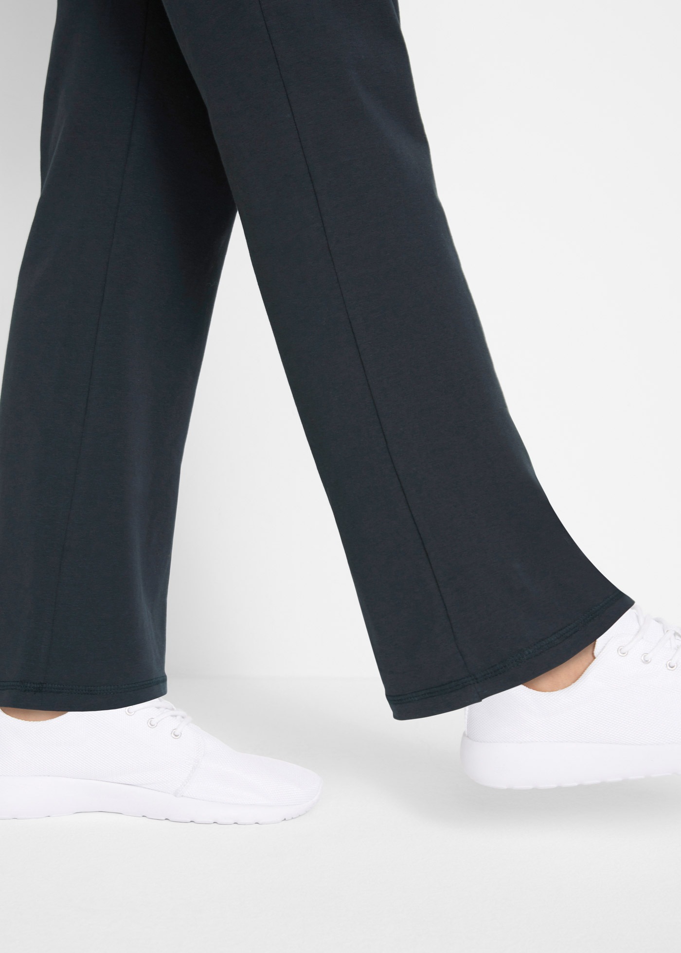 Thumbnail - bonprix Sporthose aus Baumwoll-Stretch, Bootcut, Slim fit, Kontrastdetail am Bund