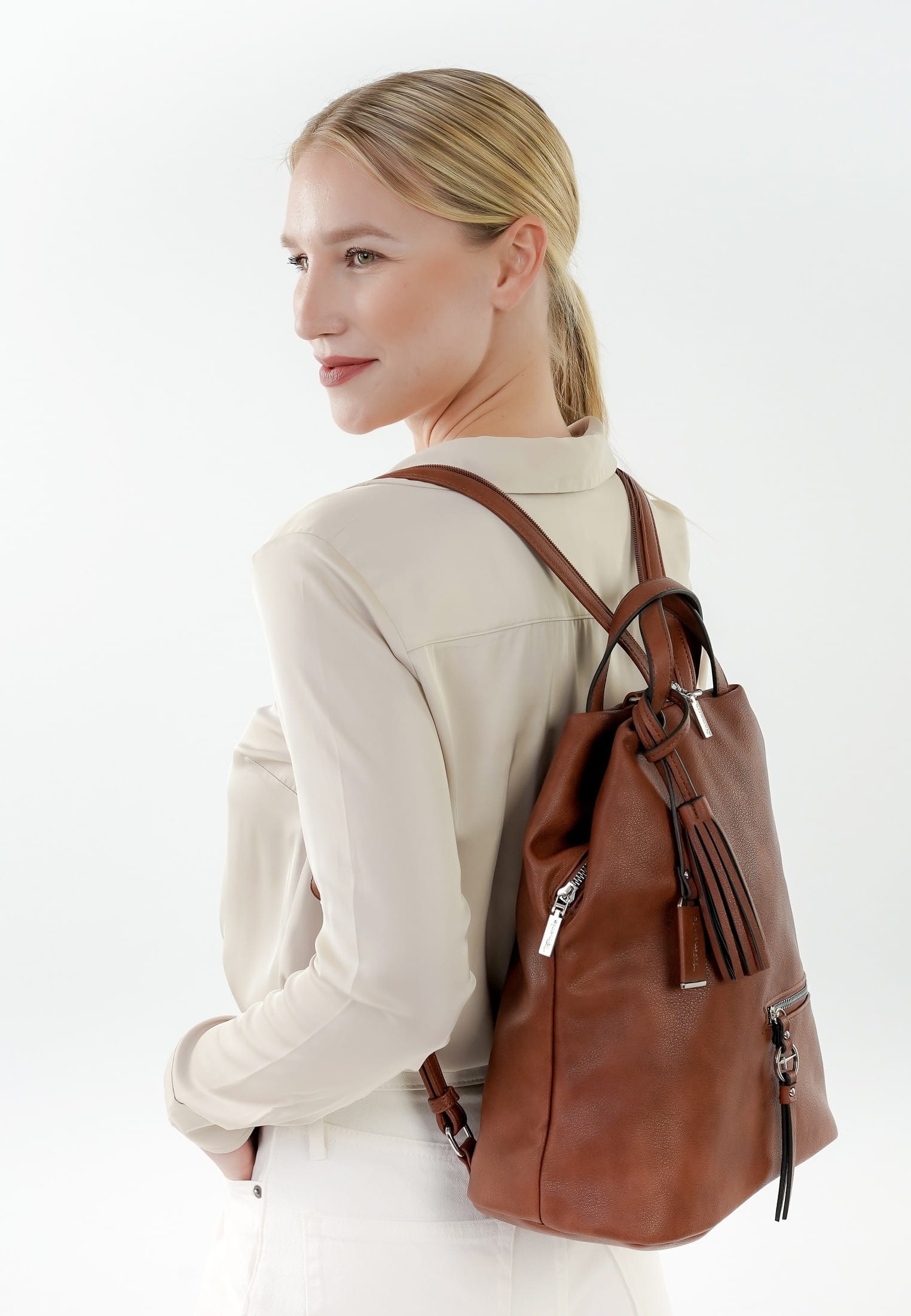 Rucksack TAMARIS "Rucksack TAS Nele", Damen, Gr. B/H/T: 34cm x 32cm x 20cm, braun (cognac 700), Obermaterial: 60% Polyurethan PU. 40% Polyester PES., Rucksäcke Rucksack 2