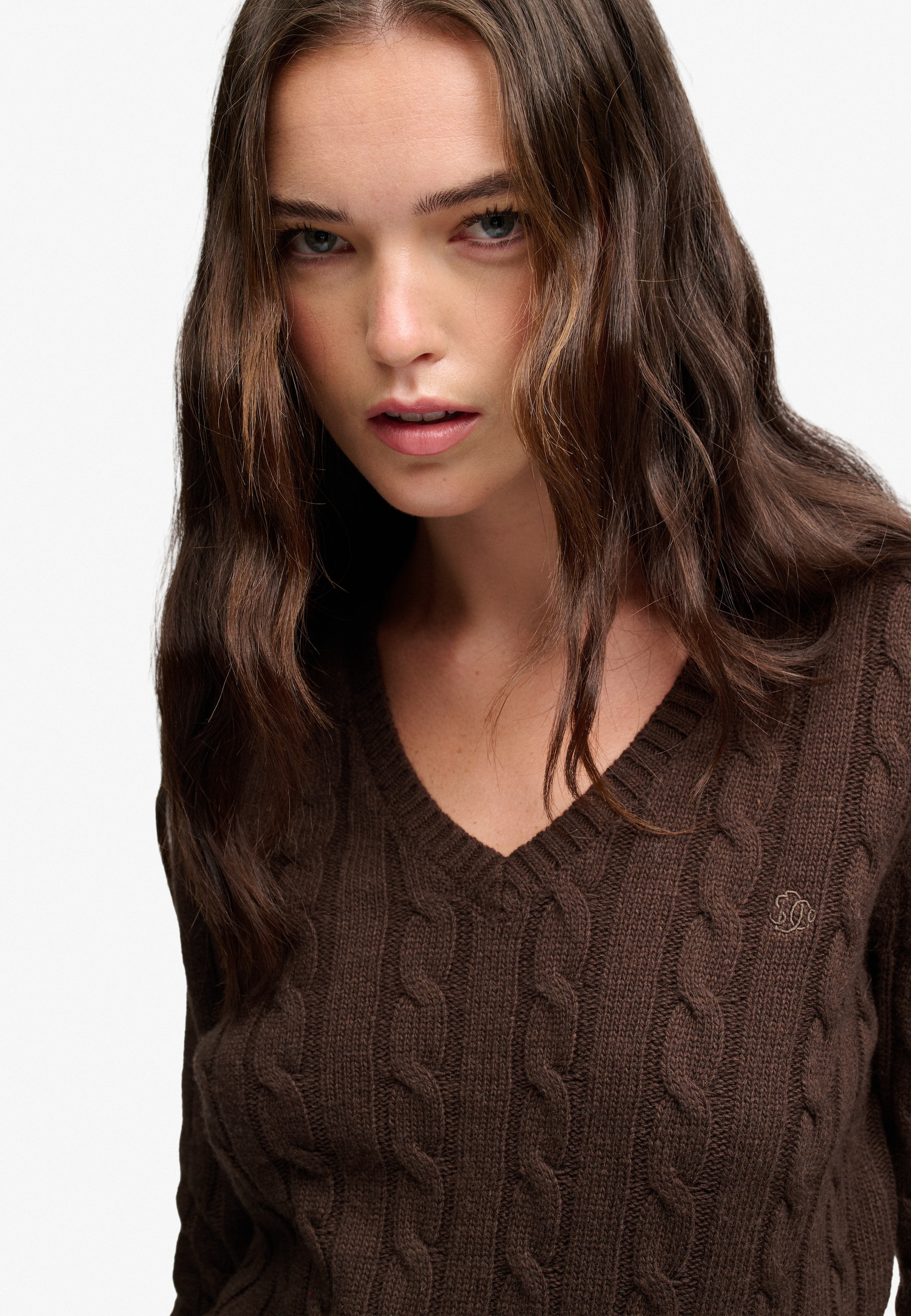 Superdry V-Ausschnitt-Pullover »WOOL BLEND CABLE V NECK« Materialmix, hochwertig mit Woll-Anteil