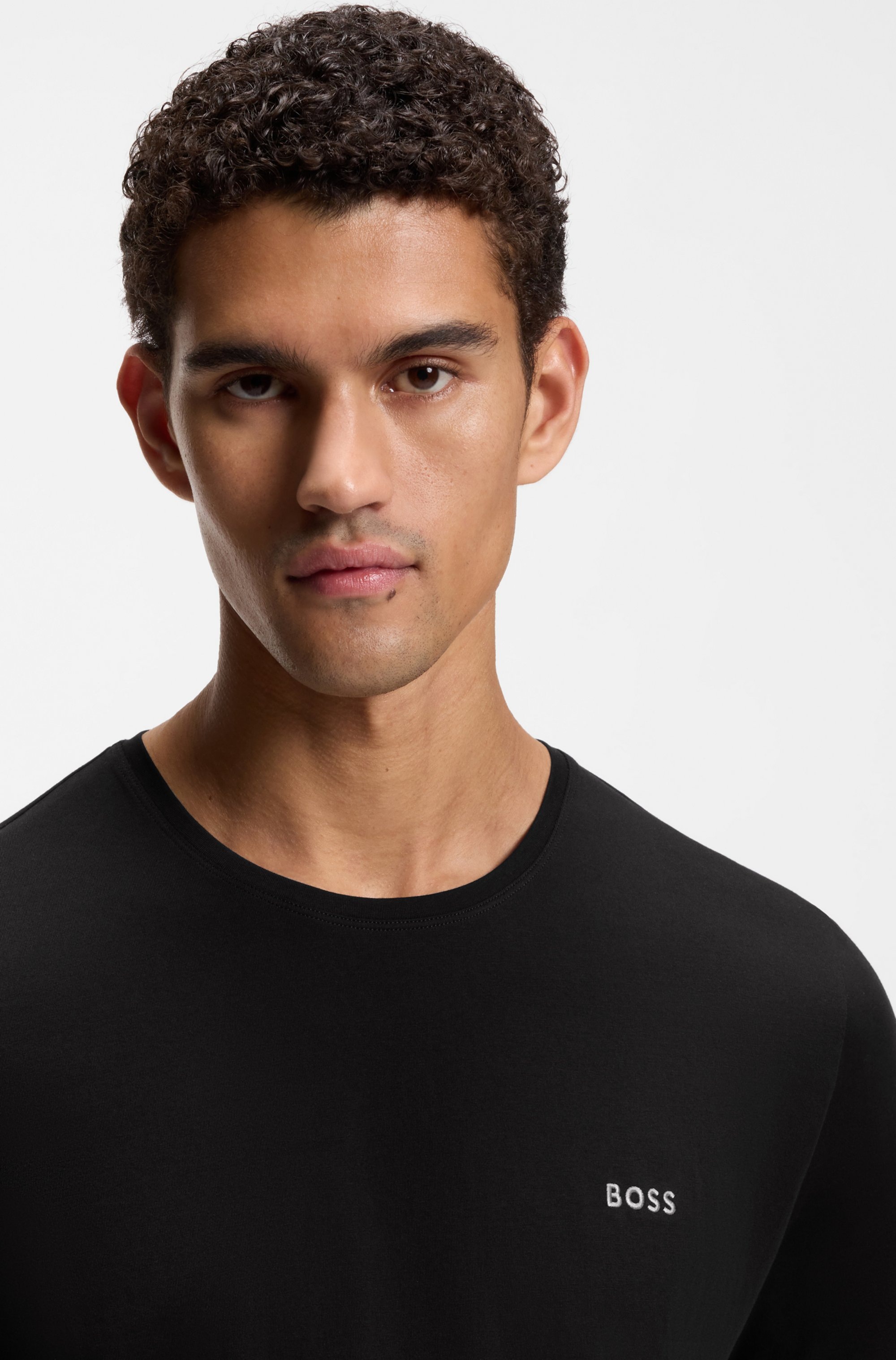 BOSS T-Shirt »Mix&Match T-Shirt R« mit BOSS Stickerei auf der Brust