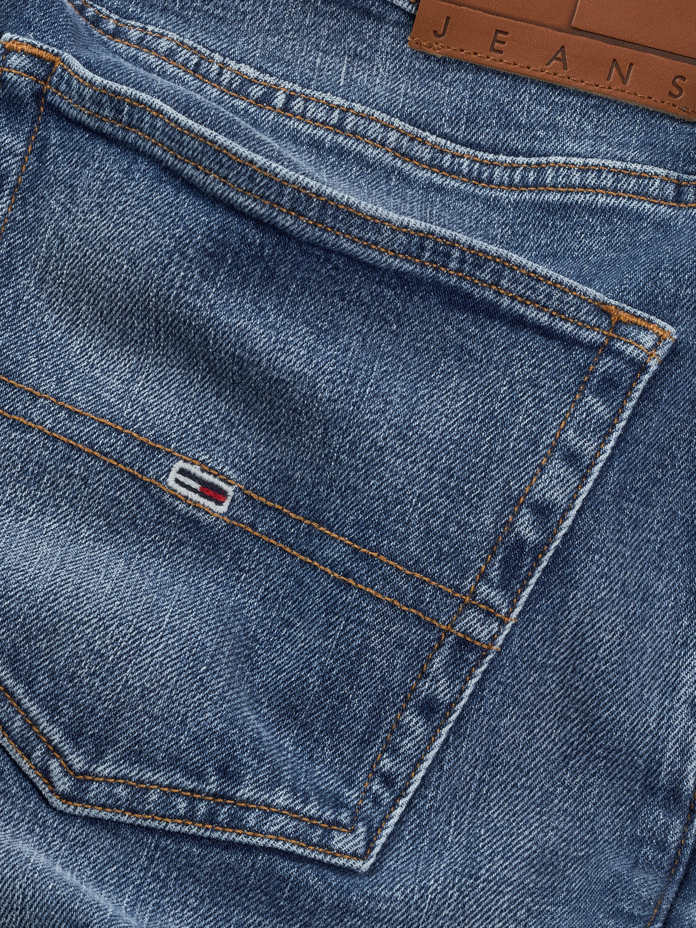 Tommy Jeans Regular-fit-Jeans »RYAN RGLR STRGHT«, mit Logoprägung