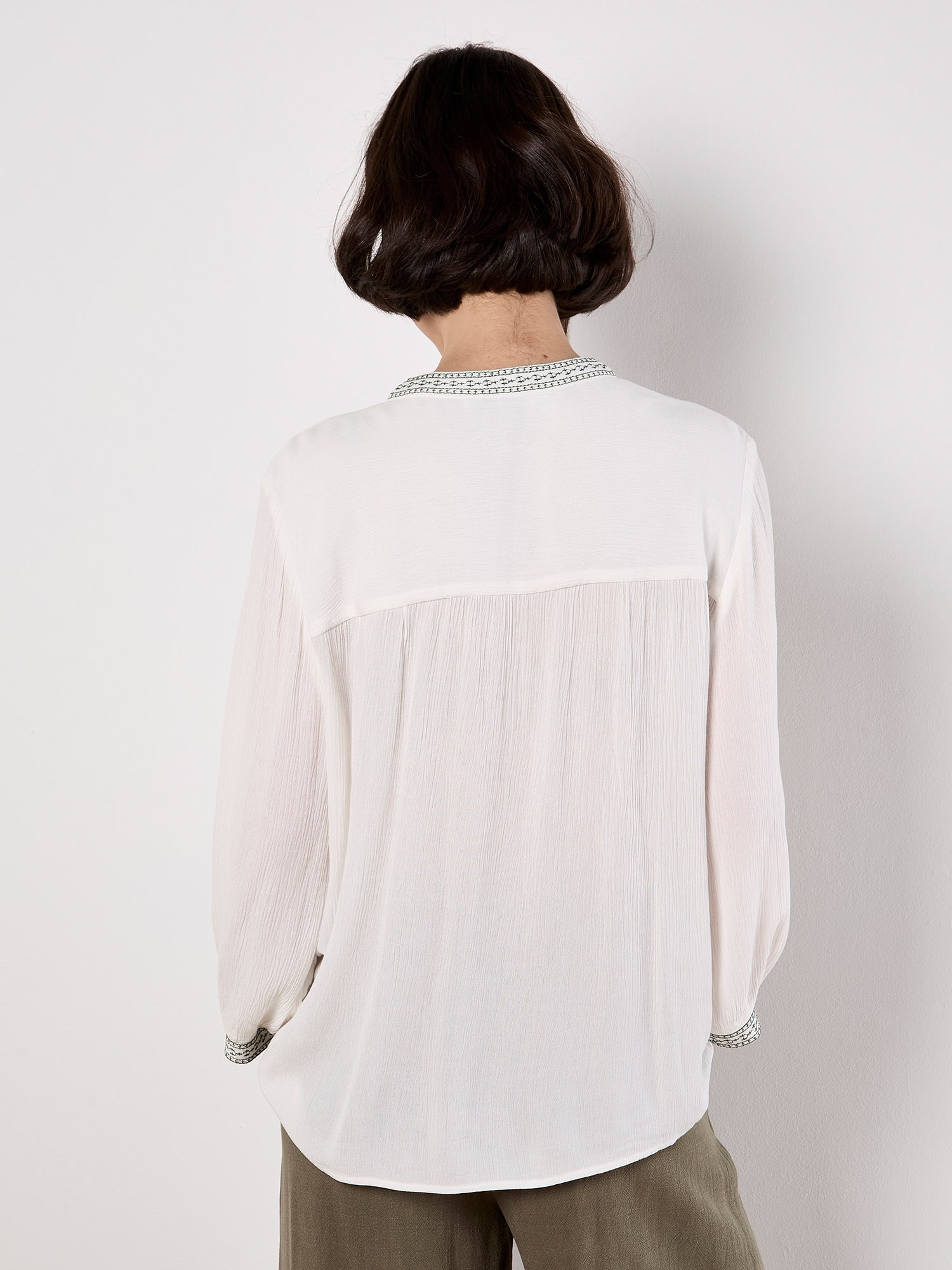 Apricot Klassische Bluse »Tassel Top« mit Stickerei