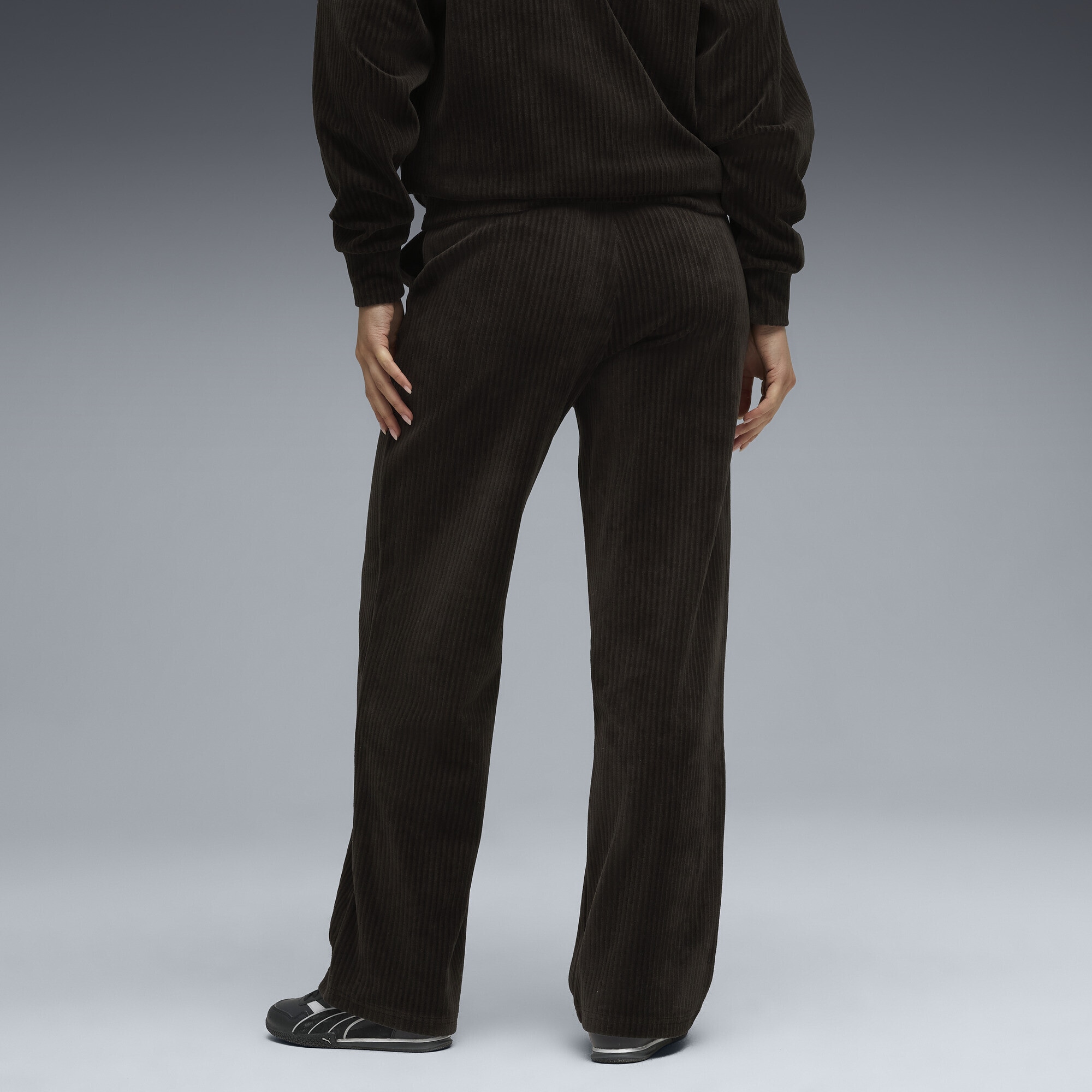PUMA Sporthose »Essentials Elevated Straight Leg Hose Damen«