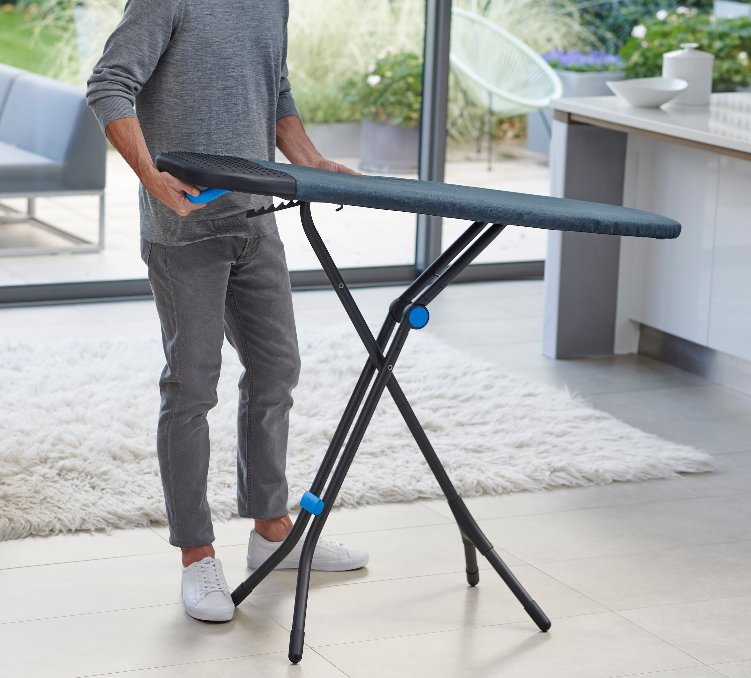 Joseph Joseph Bügelbrett »Glide™ Plus«, Bügelfläche 108 cmx38 cm, DripShield™ Technologie & hitzebeständiger Silikon-Bügeleisenauflage