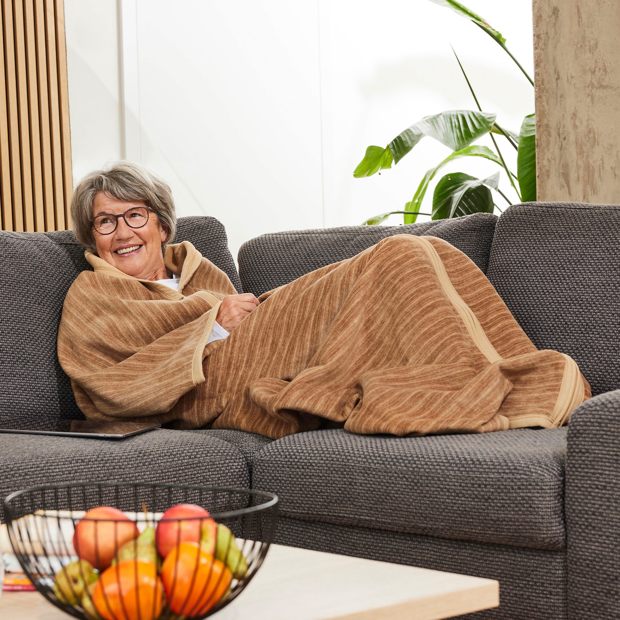IBENA Wohndecke »Fano«, Wohnmantel mit Druckknöpfen, Kuscheldecke