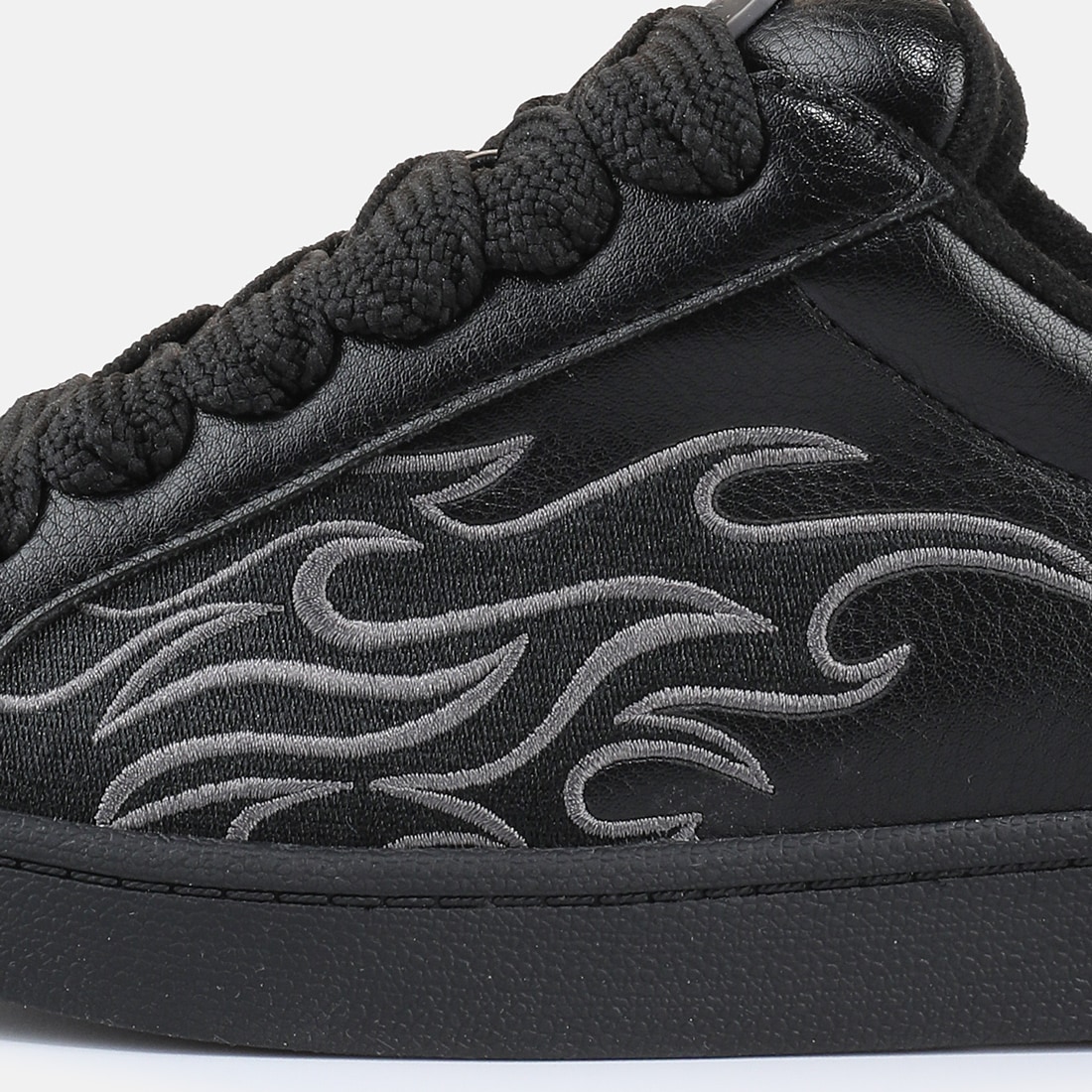 Buffalo Sneaker »LIBERTY FLAME«  Freizeitsneaker, Halbschuh mit cooler Flammen-Applikation