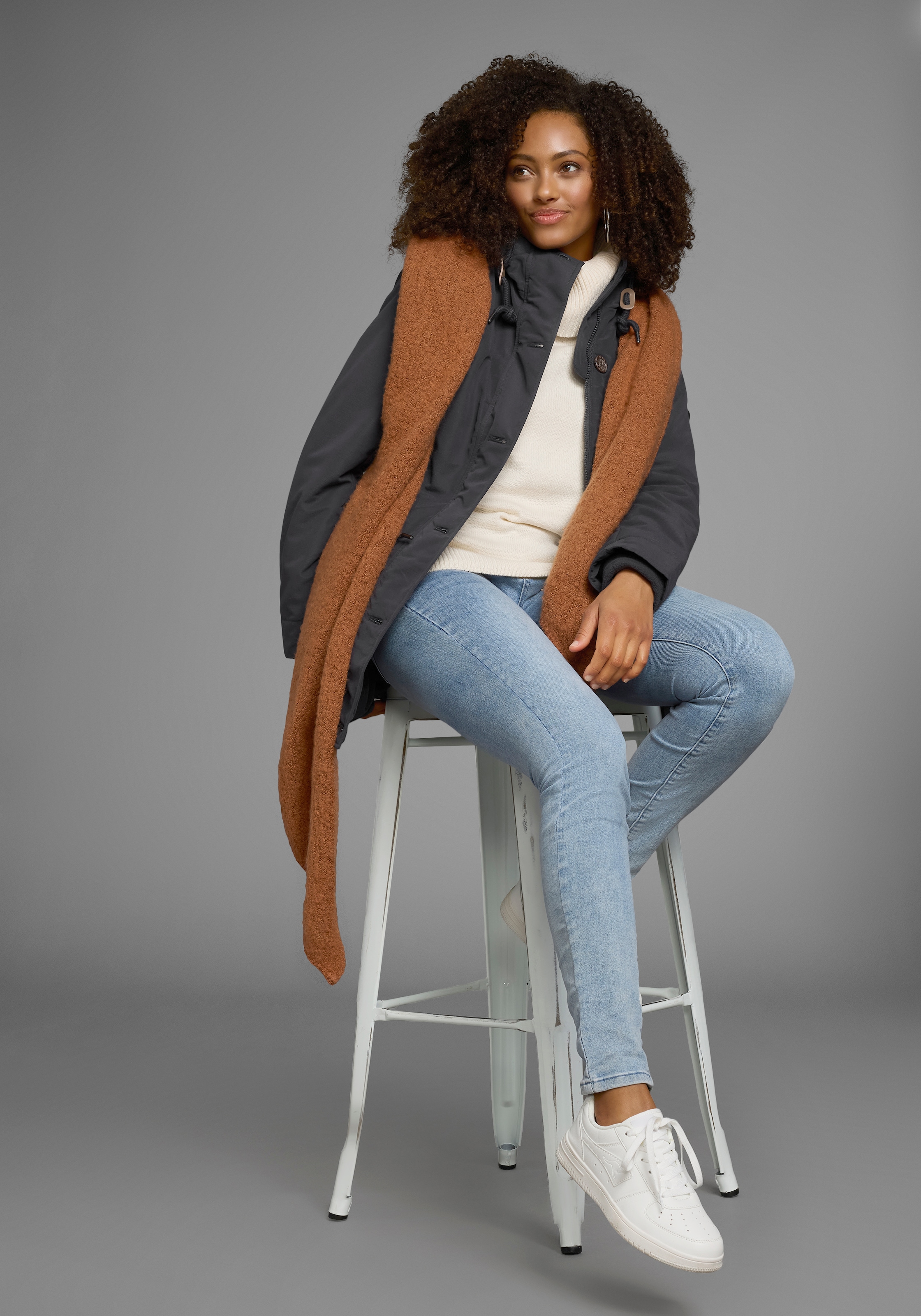 KangaROOS Winterjacke, mit Kapuze, für die kalte Jahreszeit, aus leichtem Webstoff, modisch