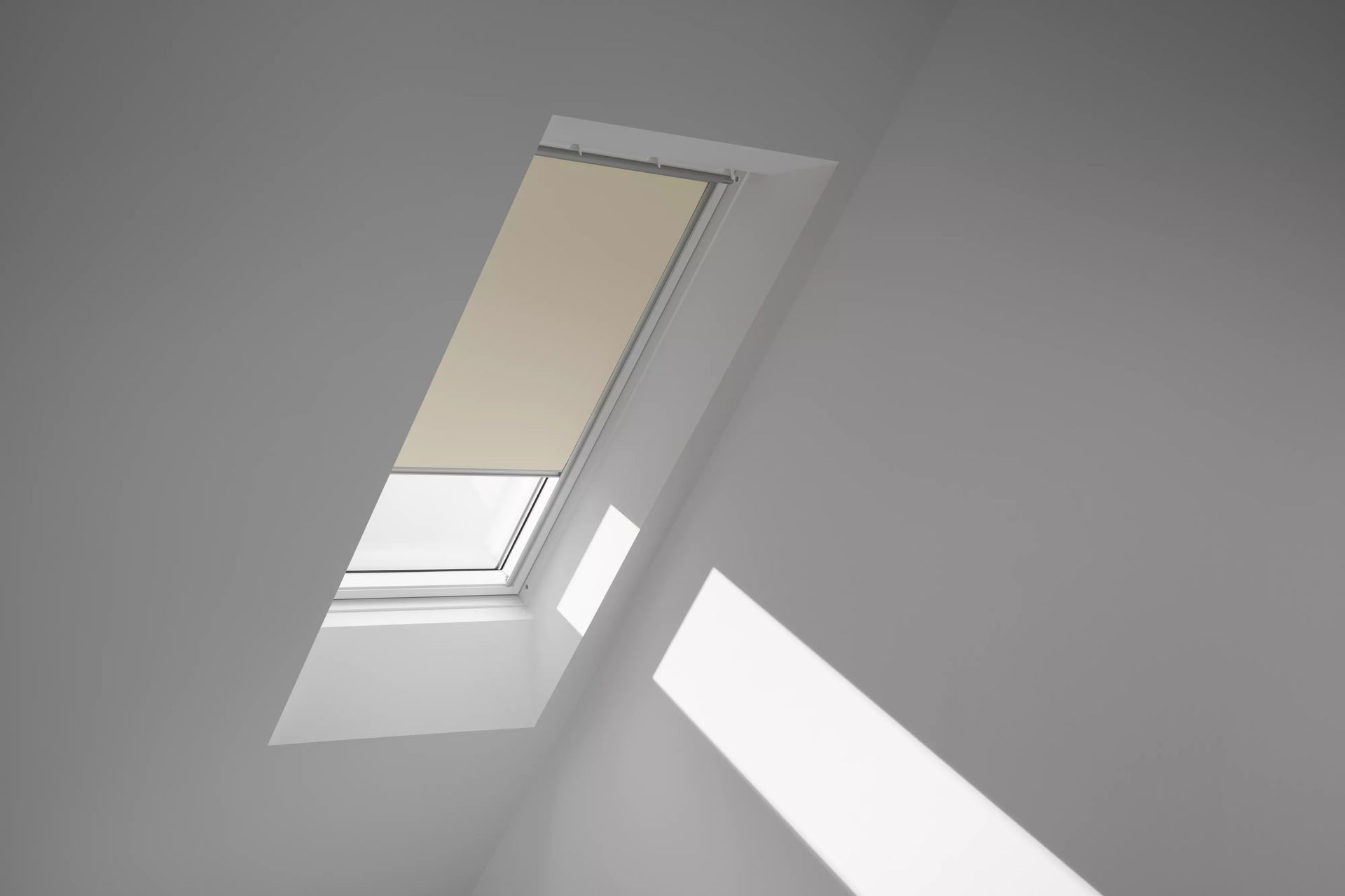 VELUX Verdunklungsrollo "DKL 1085S", PK06, stufenlos positionierbar, beige, Rollos, Stoff hellbeige mit weißen Führungsschienen & Griffleiste