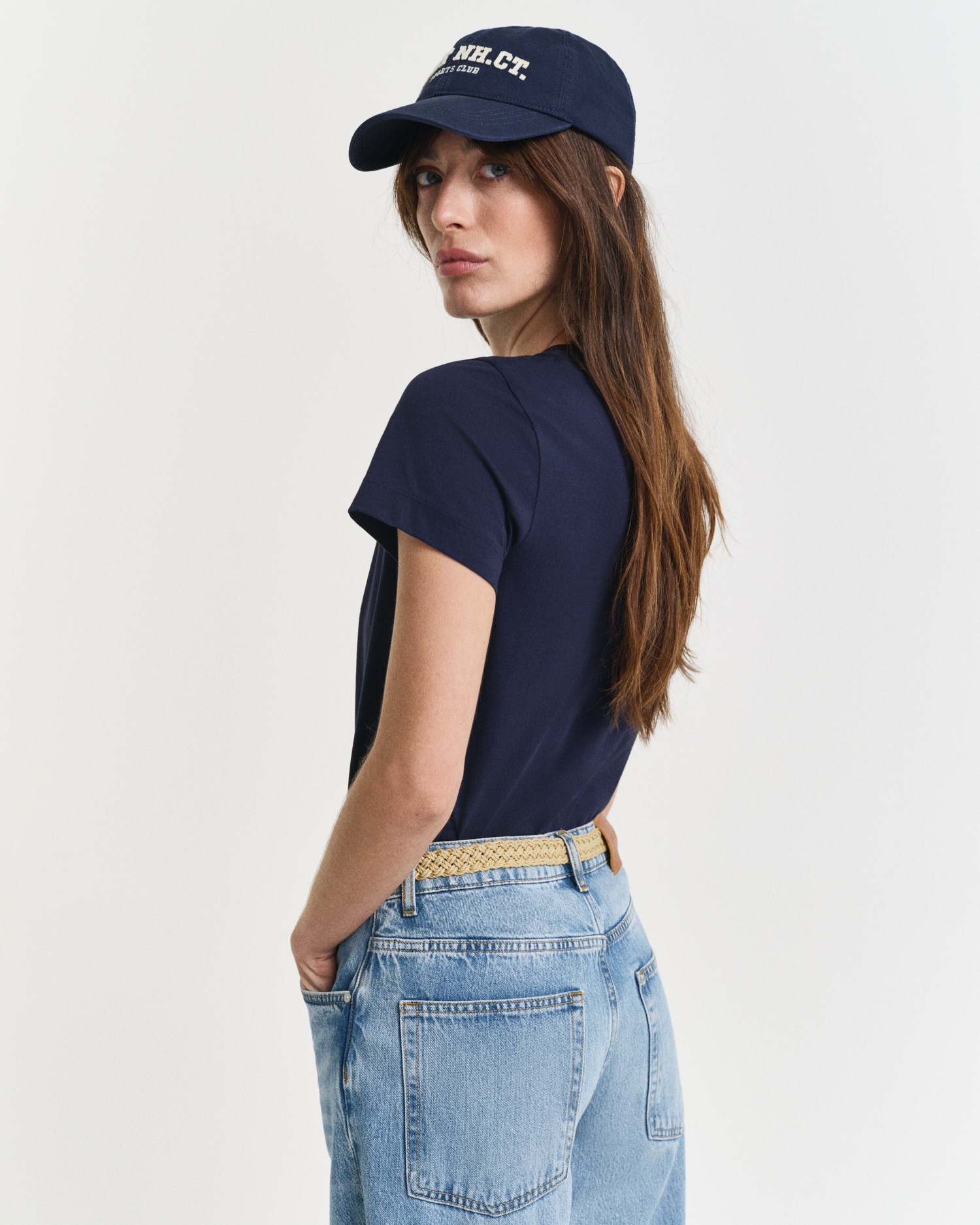 Gant T-Shirt "REG SHIELD KA T-SHIRT" mit einer kleinen aufgestickten Wappen günstig online kaufen