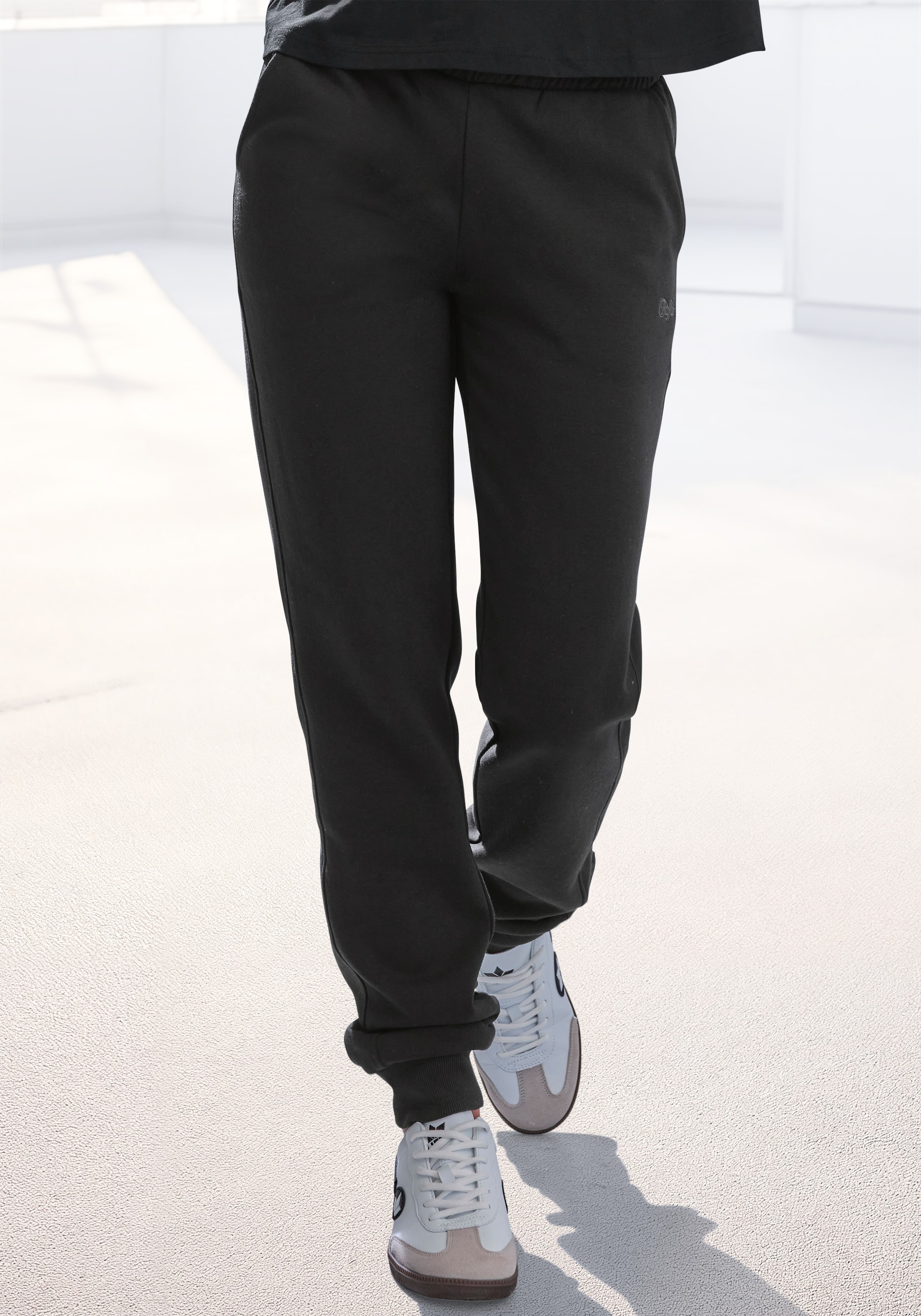 Buffalo Sweathose mit seitlichen Taschen und Logostickerei günstig online kaufen