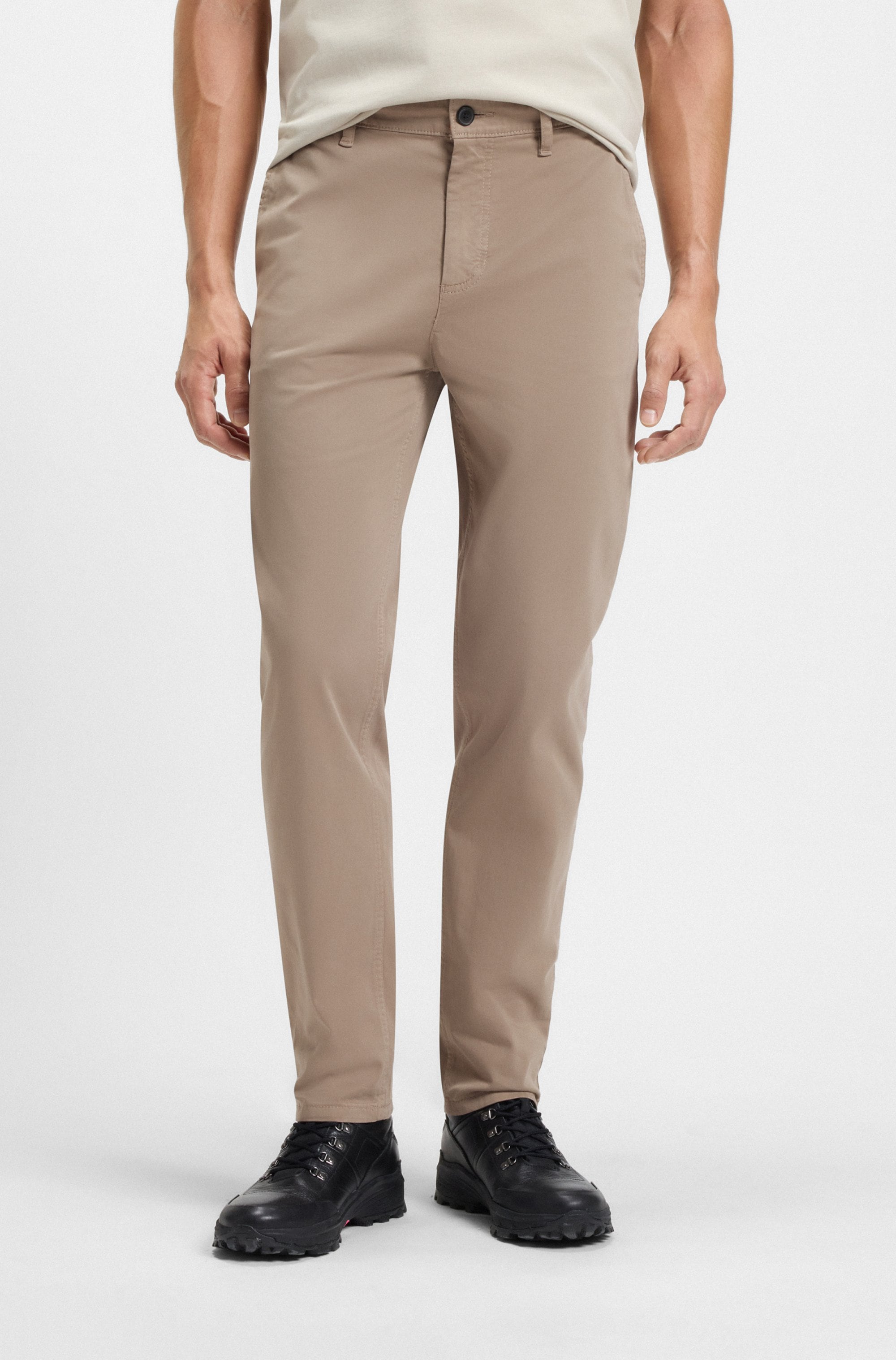 BOSS ORANGE "Tapered-fit" Aus komfortabler Stretch-Baumwolle und mit BOSS Logo hinten