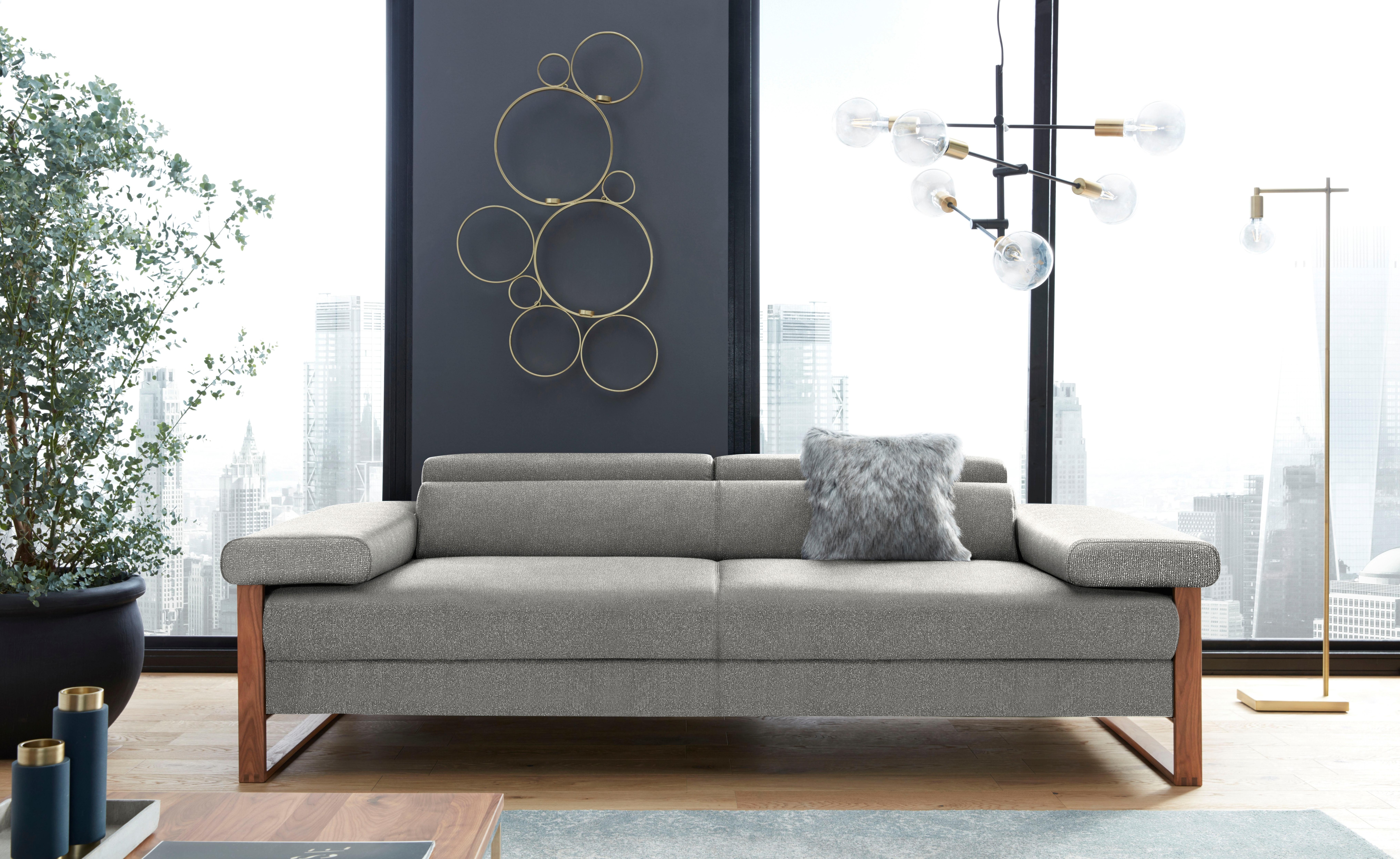 W.SCHILLIG 2,5-Sitzer "finn" German Design Award 2016, Fußgestell Nussbaum natur, Breite 230 cm