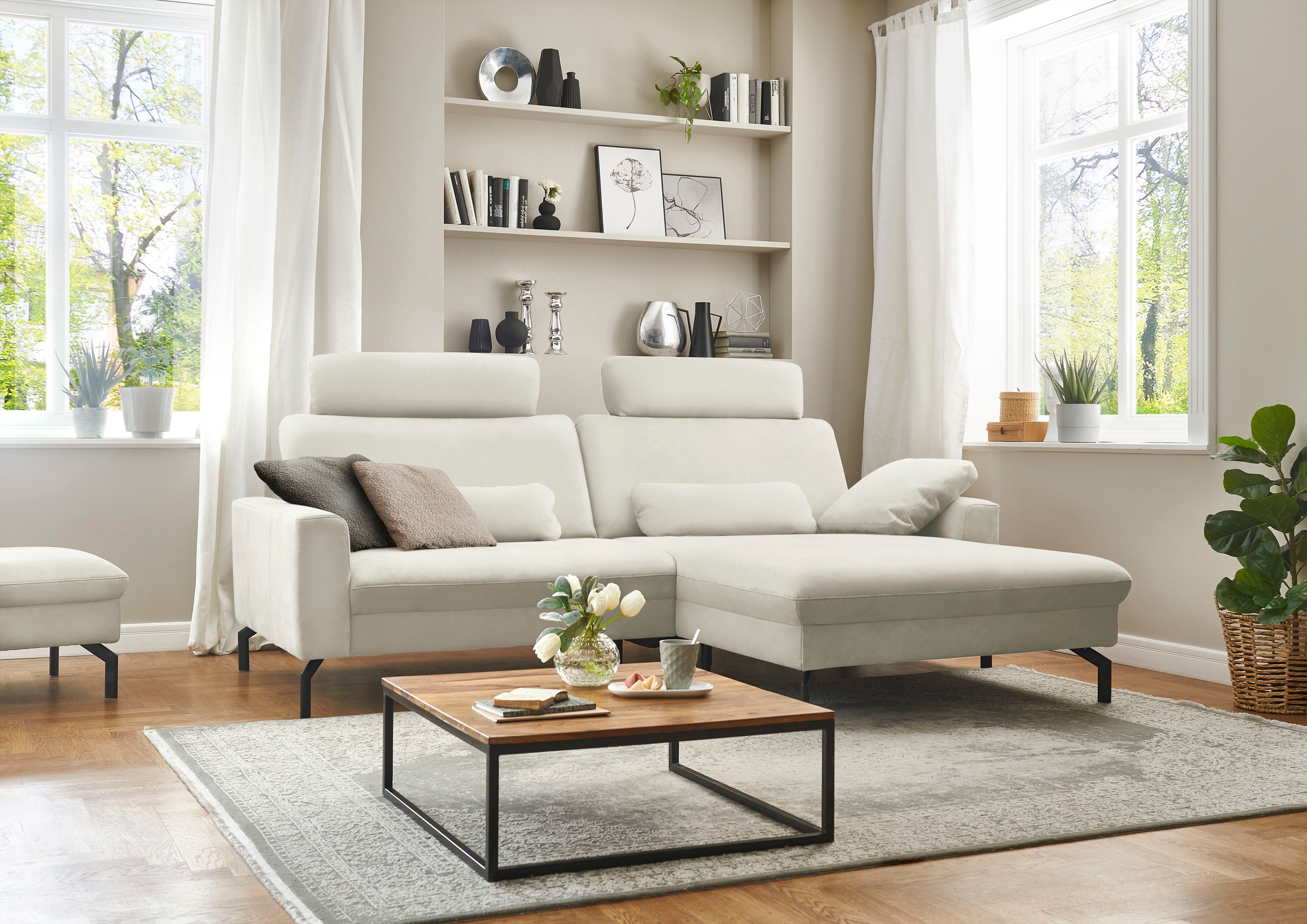 Die PlanBar Ecksofa »PN-EM20028 L-Form mit Kopfstützen«, wahlweise mit motorischem Canape