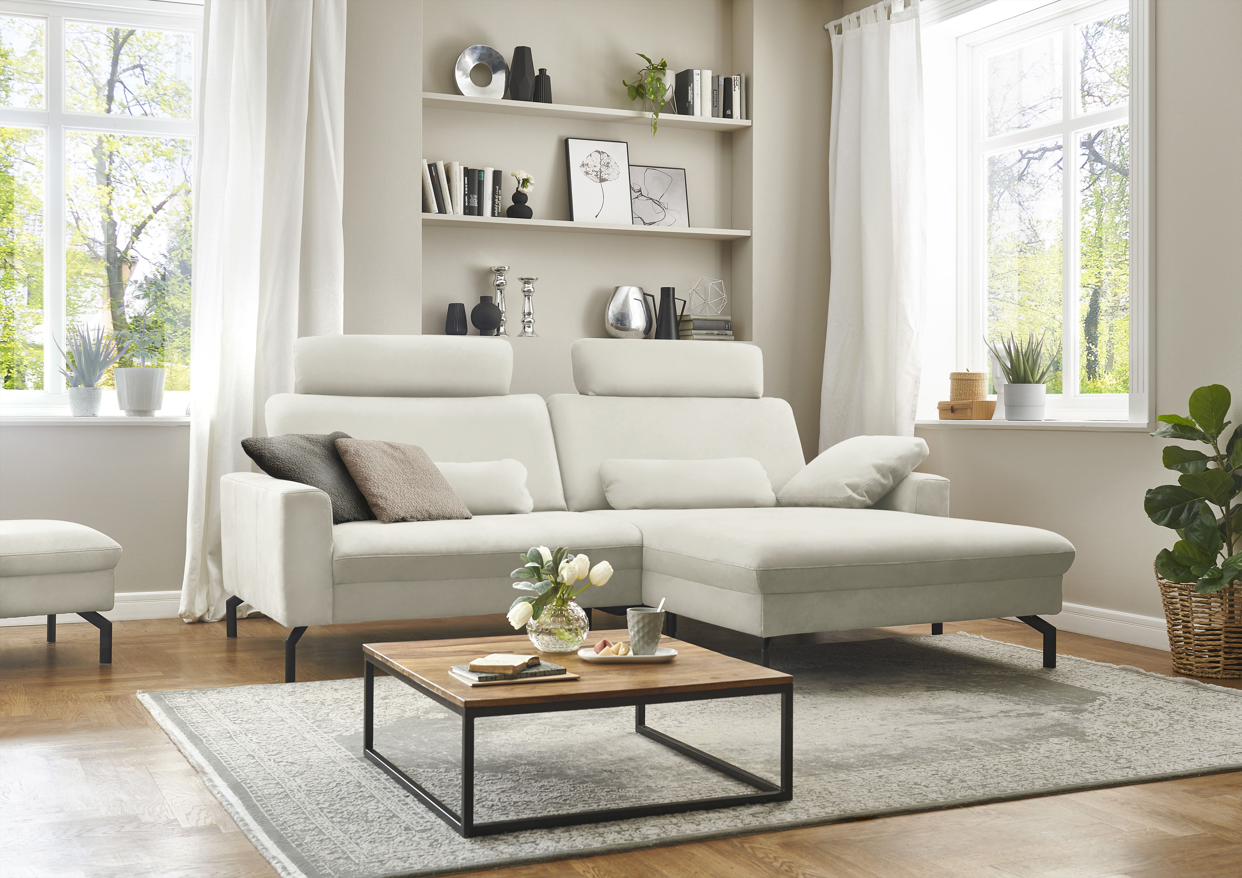 Thumbnail - Die PlanBar Ecksofa "PN-EM20028 L-Form mit Kopfstützen", wahlweise mit motorischem Canape