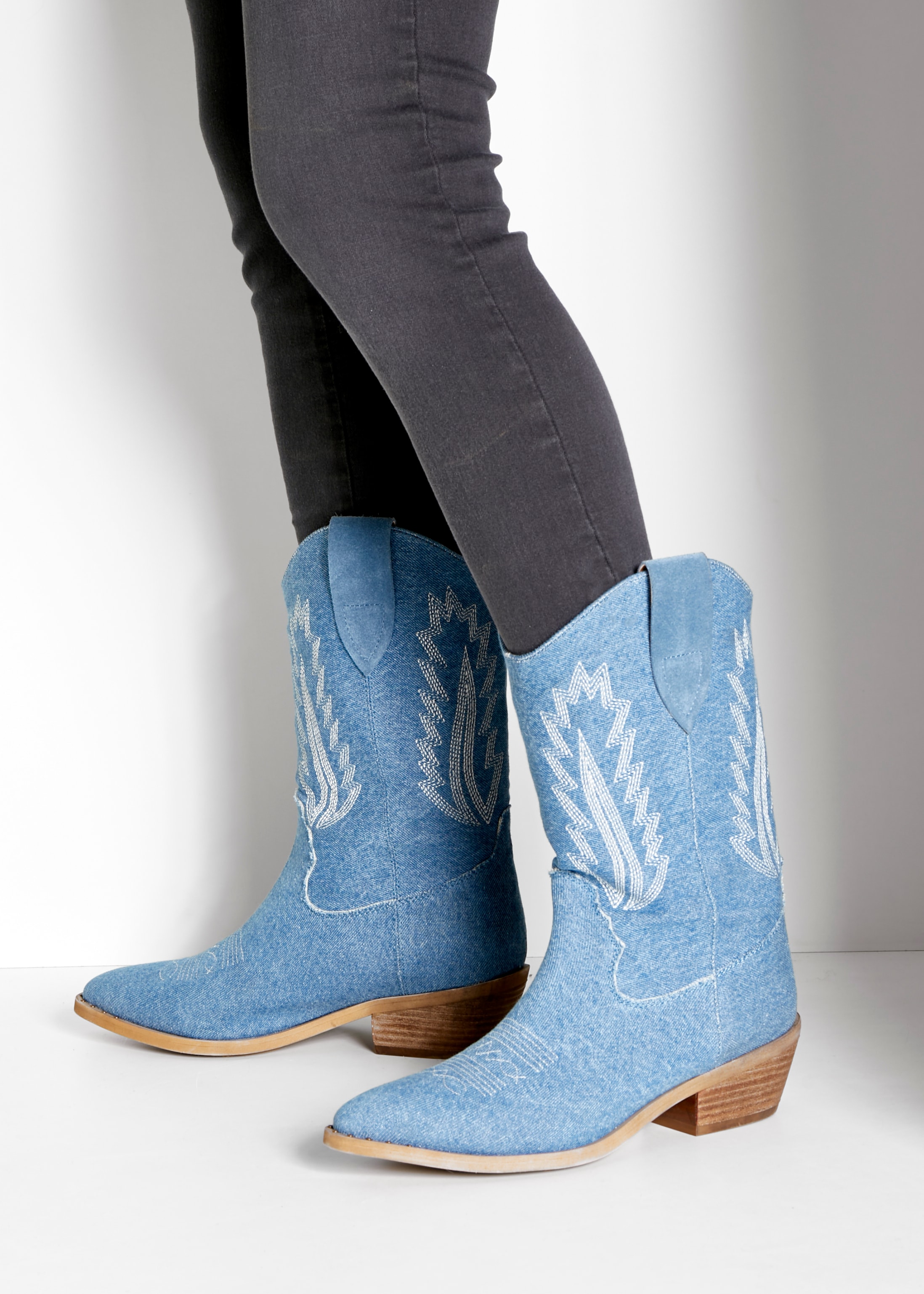 LASCANA Cowboy Boots, Cowboy Stiefelette, Western Stiefelette, Ankleboots im Denim-Look