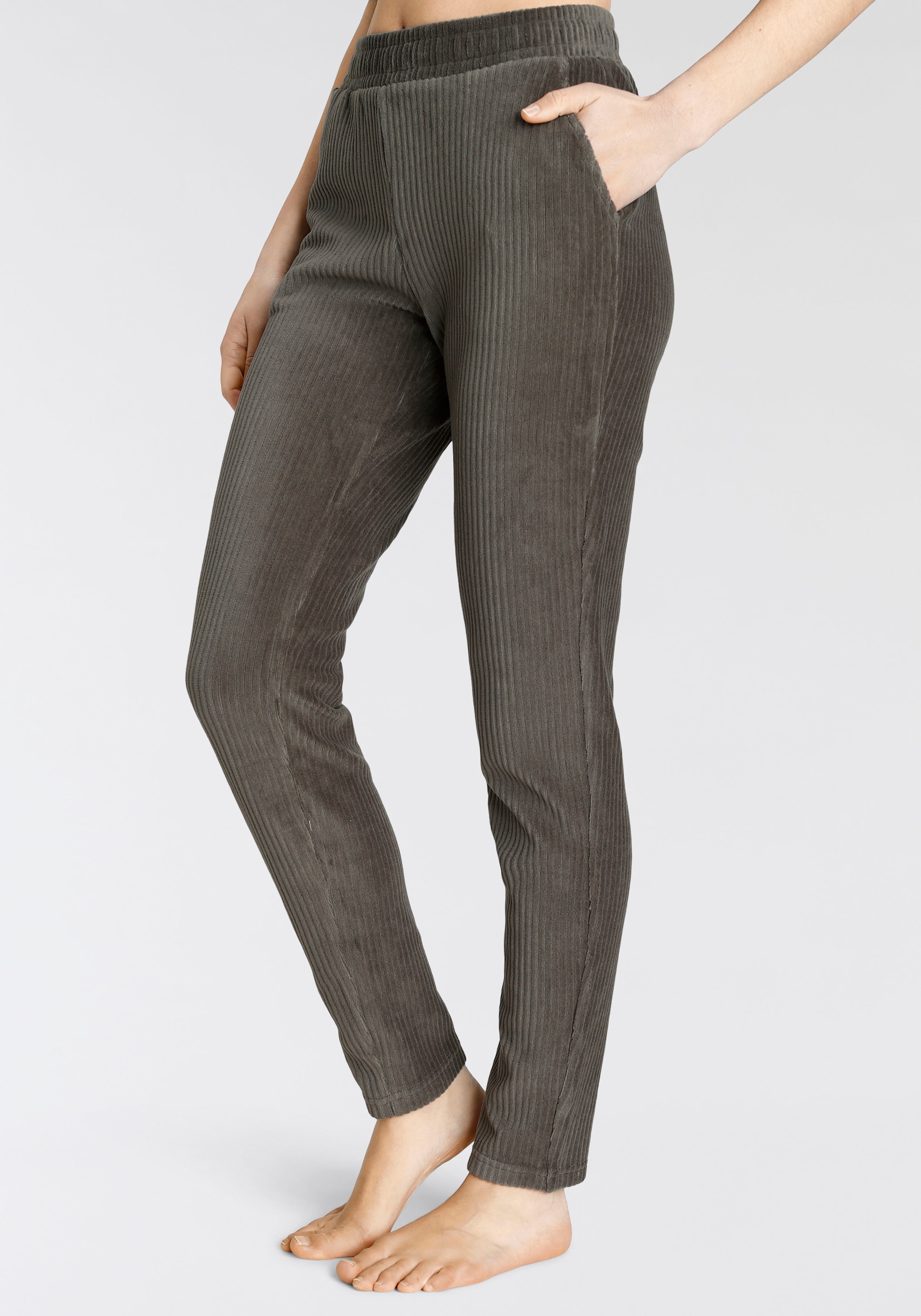 Vivance Cordschlupfhose »-Loungehose«, mit bequemen Bündchen und breite Cord Struktur