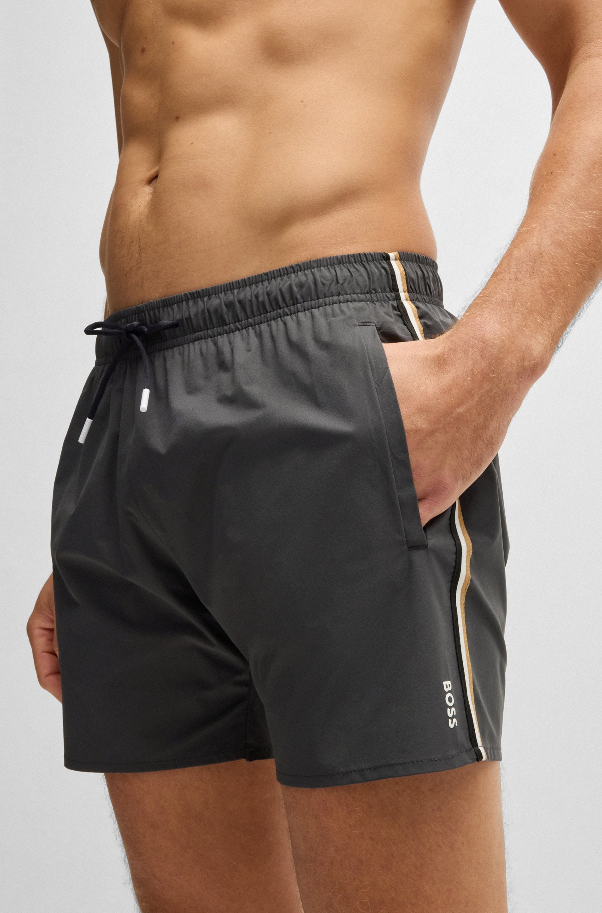 BOSS Badeshorts »Iconic«, mit seitlichen Kontraststreifen