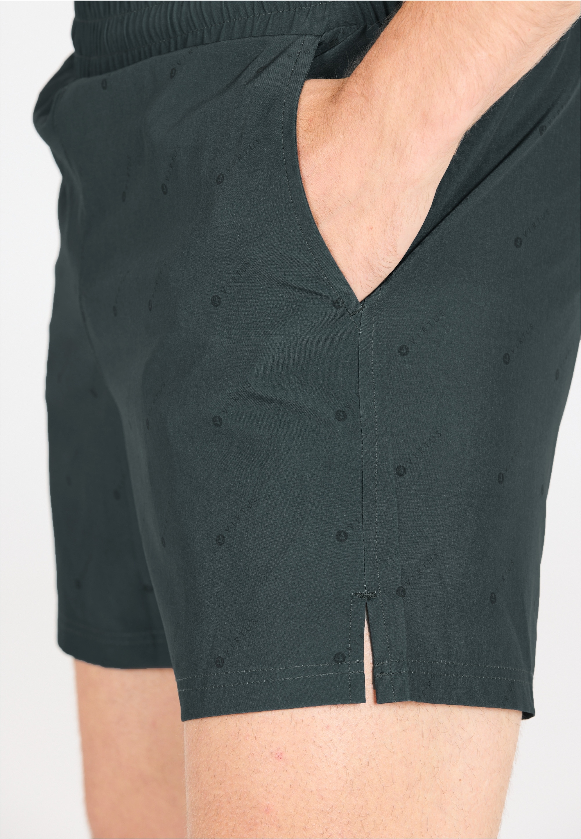 Virtus Badeshorts »Andream«, (1 St.), Aus atmungsaktivem Material