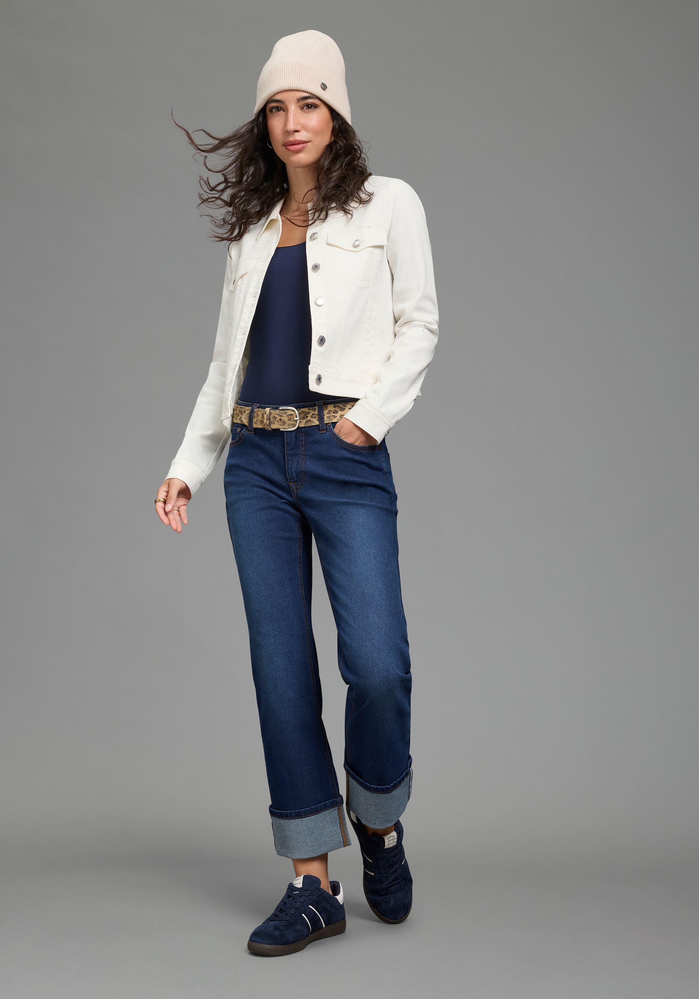 Arizona Straight-Jeans »mit Turn-Up« gerader Straight-Fit, langer Schnitt, mit Knopf- und Reißverschluss