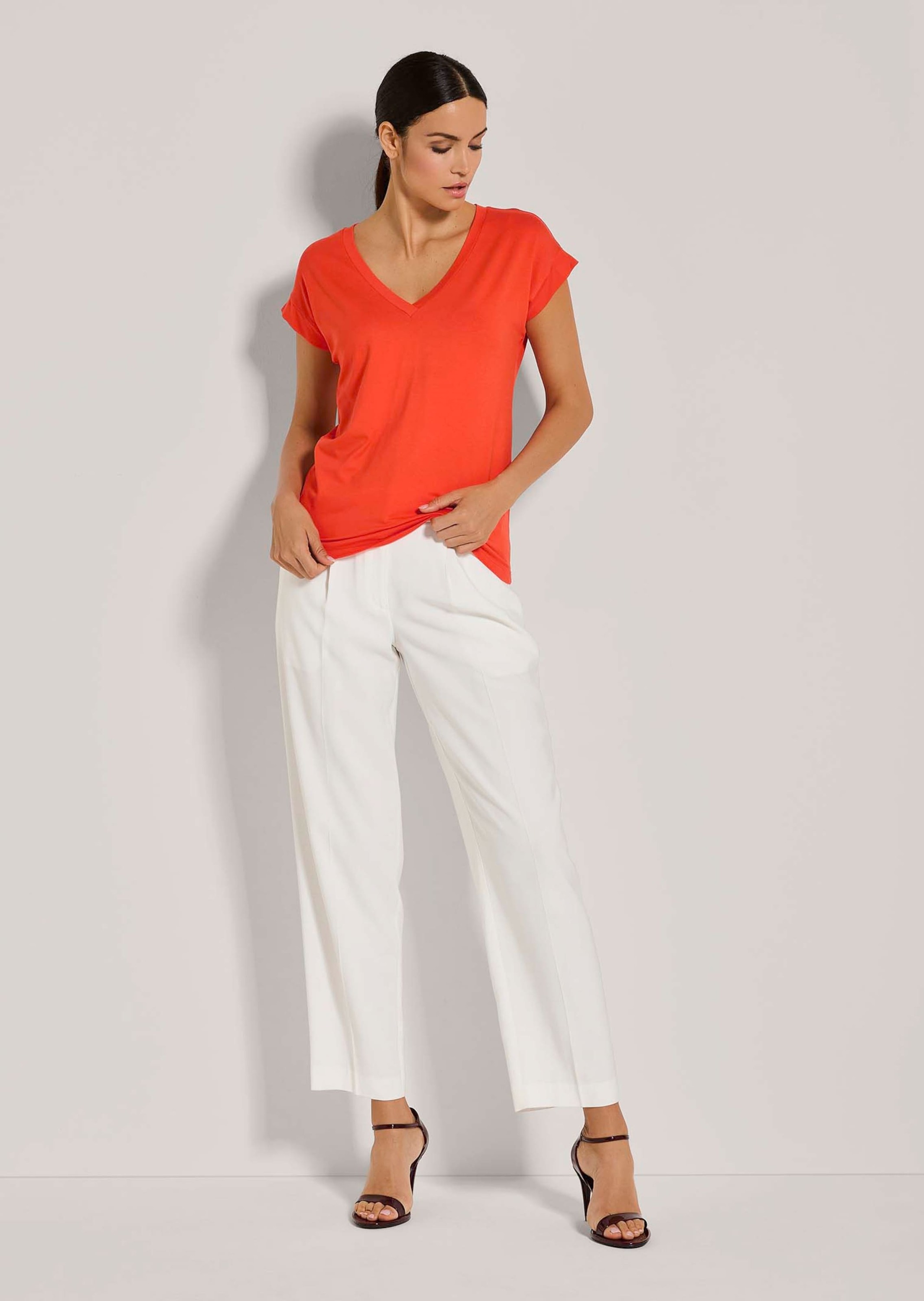 Thumbnail - MADELEINE Kurzarmshirt "Shirt Zeitloses Blusenshirt mit V-Ausschnitt"