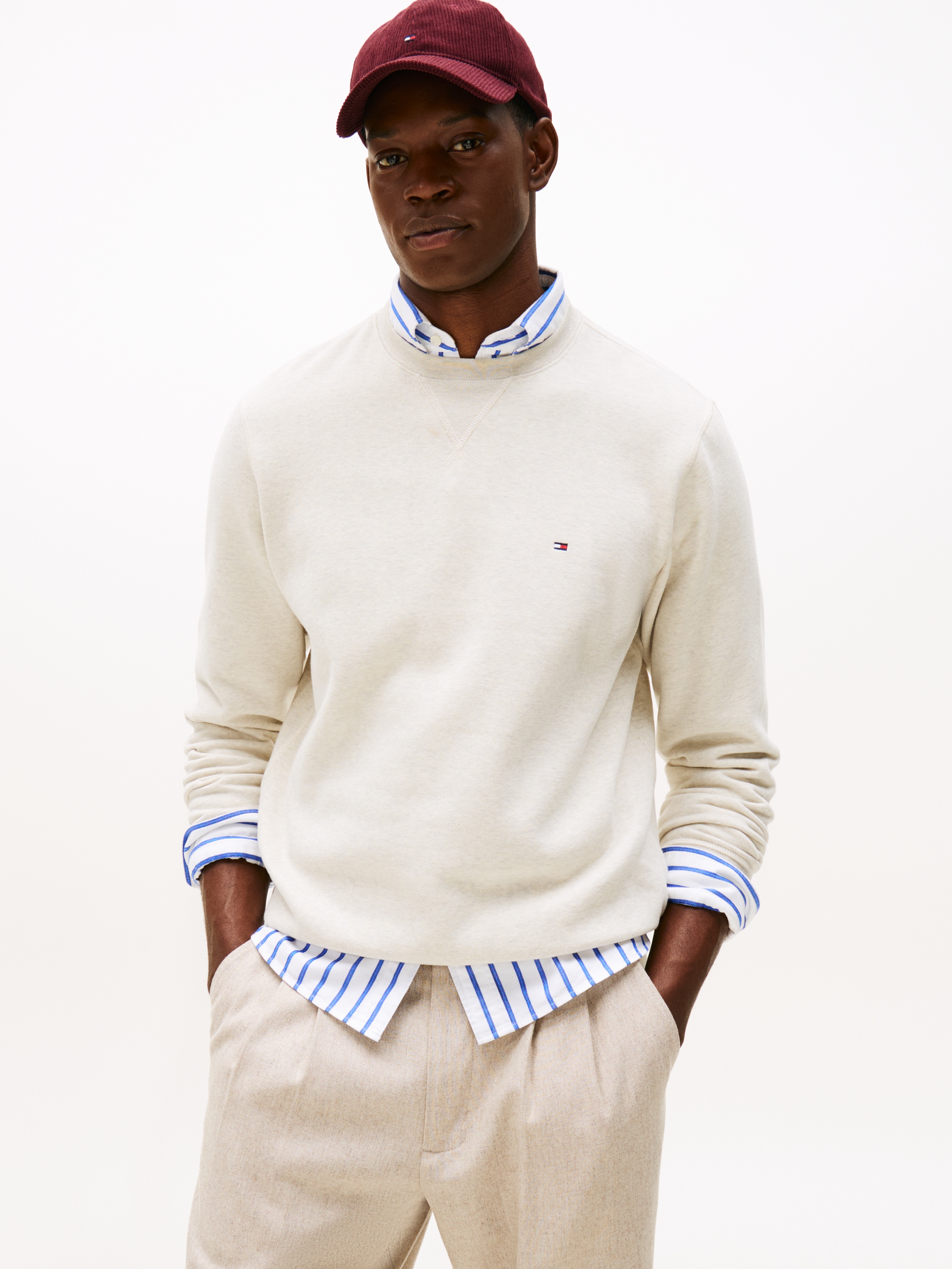 Tommy Hilfiger Sweatshirt »ESS SEASONAL FLEECE CREWNECK«, mit Logostickerei