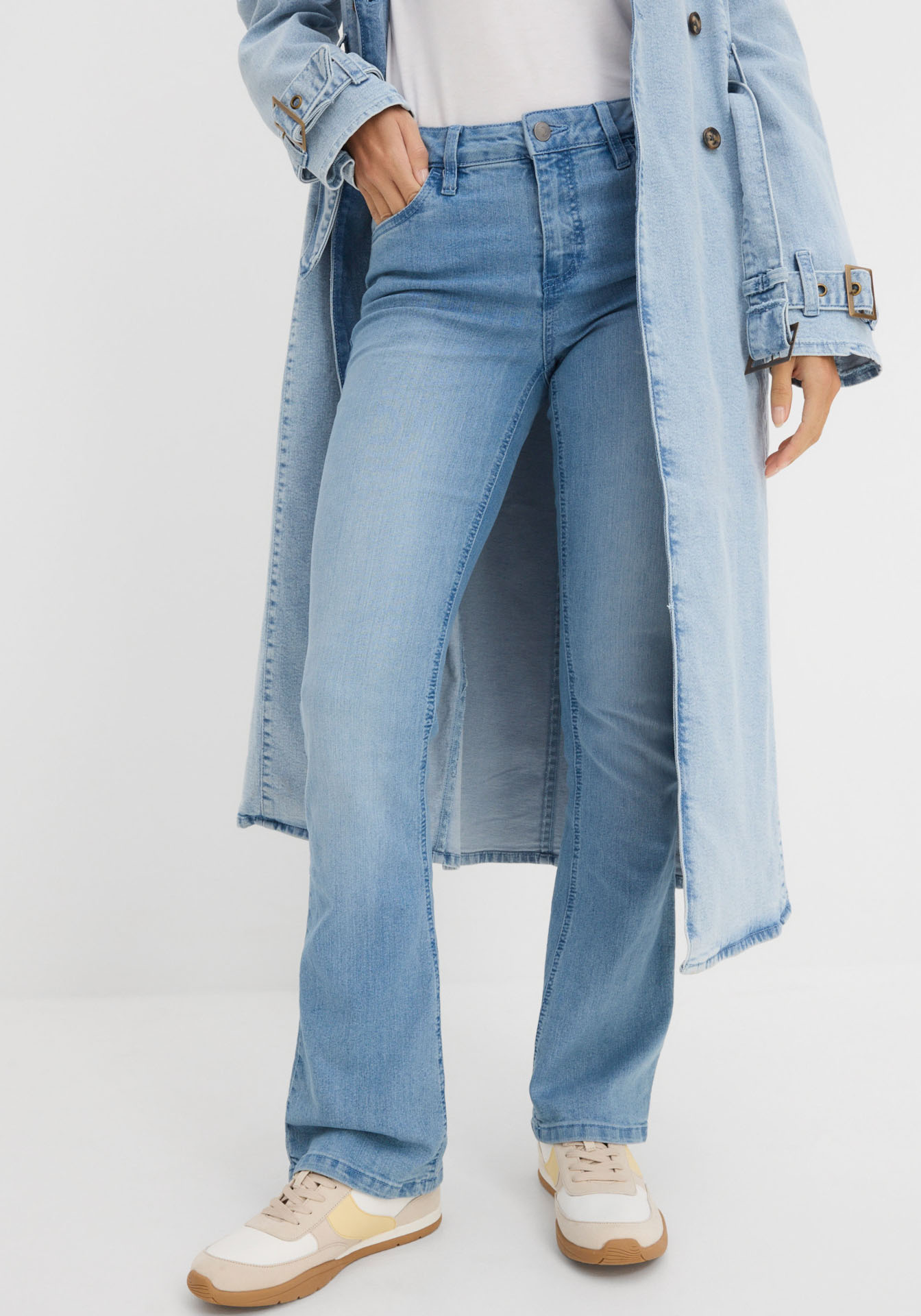 bonprix "Flared Jeans Mid Waist, Stretch" 5-Pocket-Style, aus Baumwolle, Polyester und Elasthan, Mid Waist