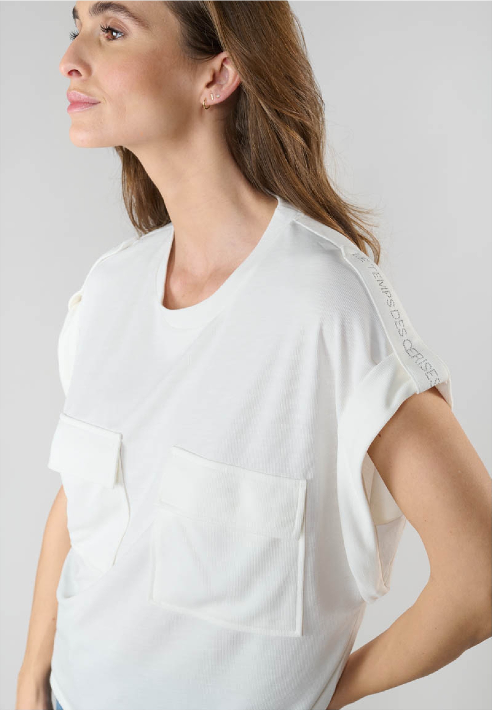 Le Temps Des Cerises T-Shirt »FREESIA«, mit stylischen Brusttaschen
