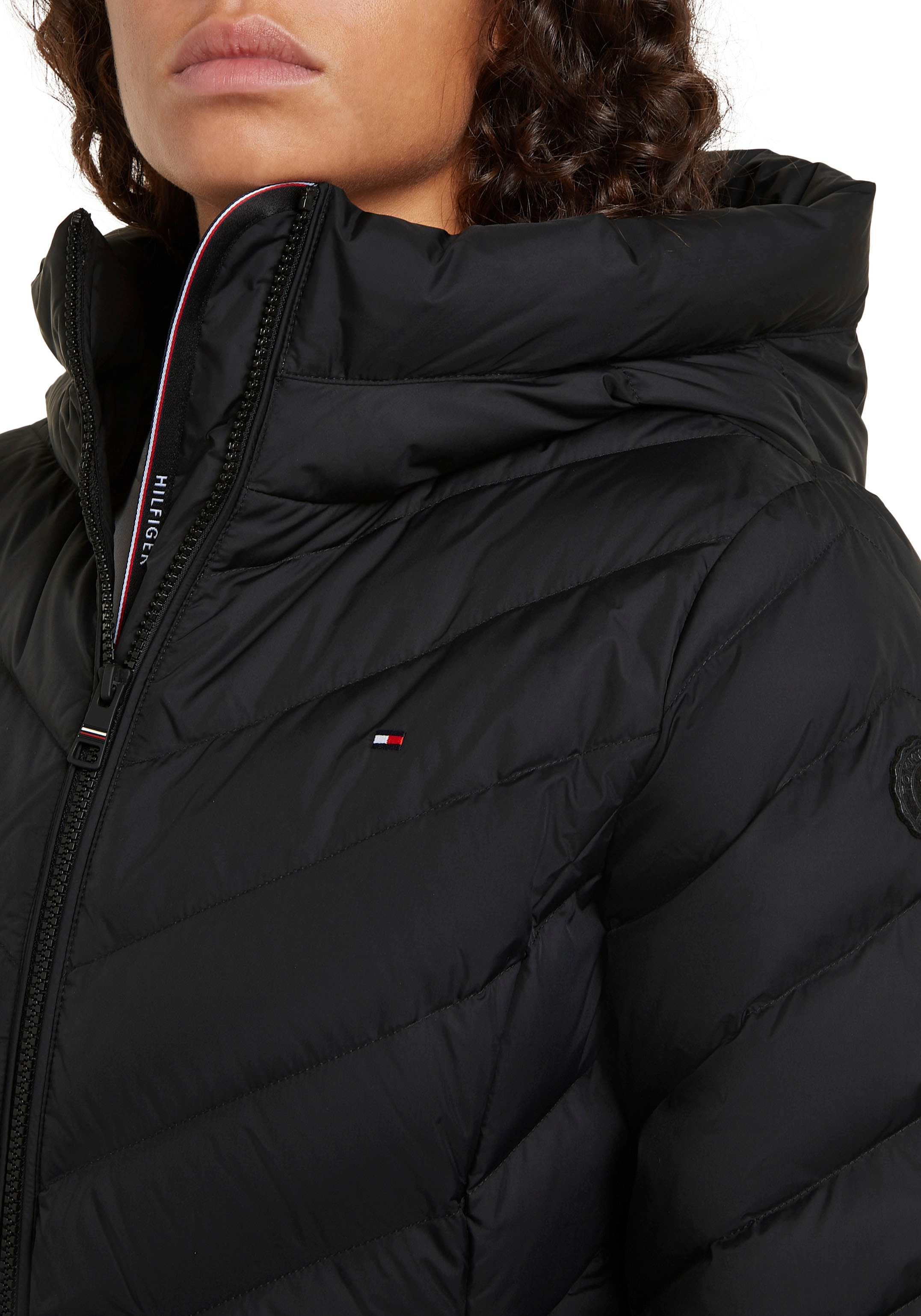 Tommy Hilfiger Steppmantel »CHEVRON MW PADDED COAT«, mit mittelstarker Wattierung und Tommy Hilfiger Markenlabel