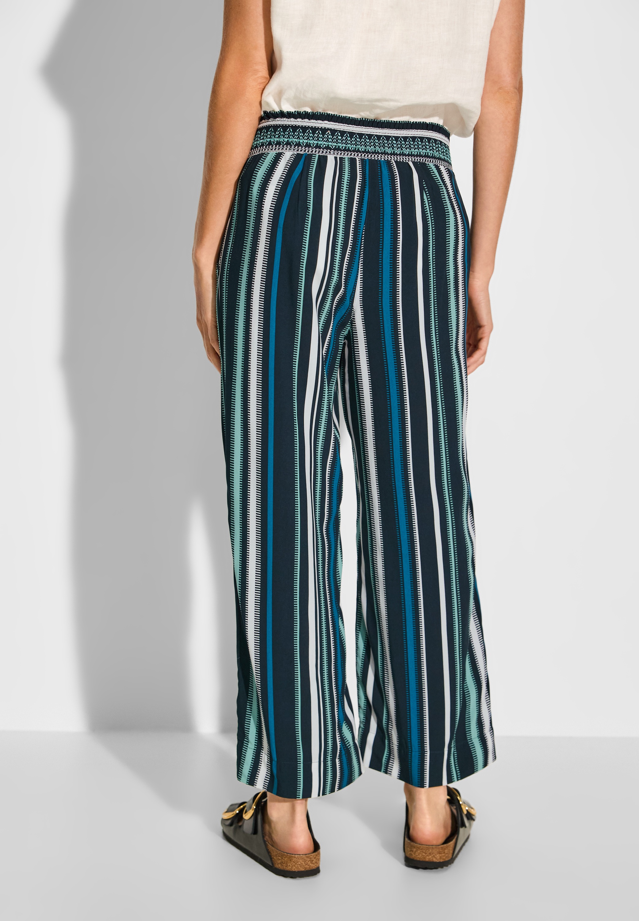 Cecil Culotte, im Streifendesign