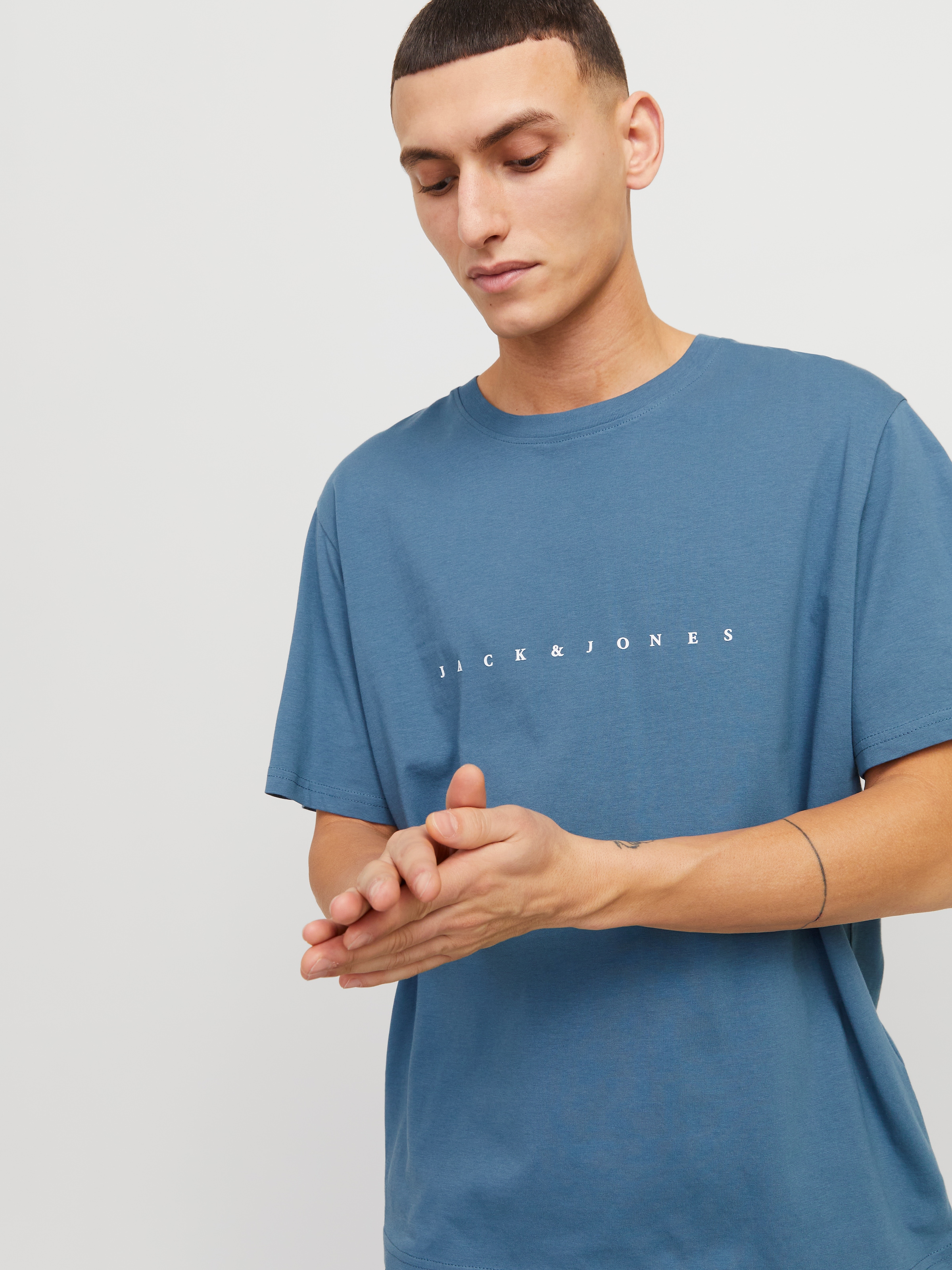 Jack & Jones Rundhalsshirt "JJESTAR JJ TEE SS NOOS", mit Logo Schriftzug günstig online kaufen