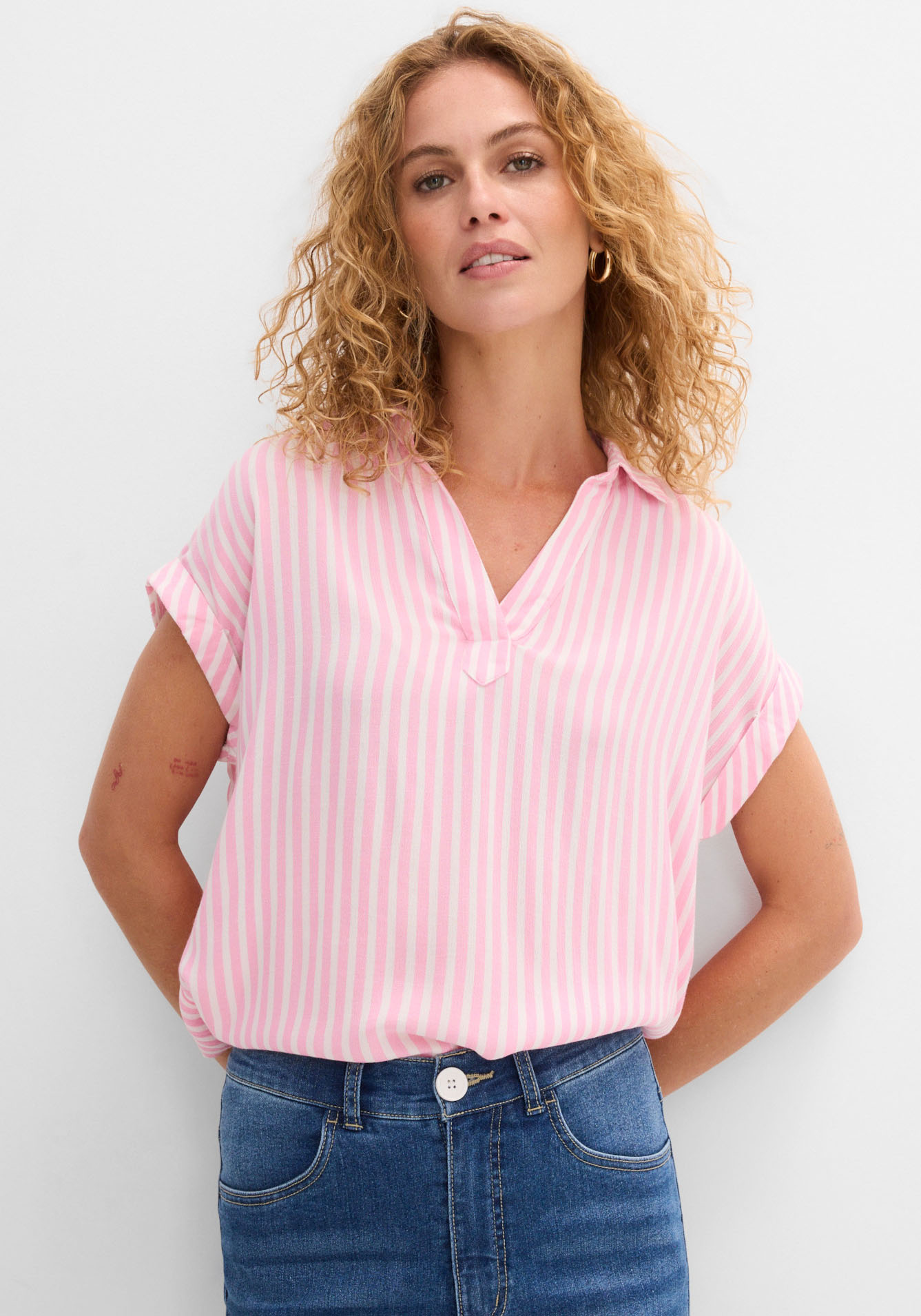 bonprix Kurzarmbluse "Kurzarmbluse aus fließender Viskose" Loose Fit, für einen luftigen Look, aus Viskose, gestreift