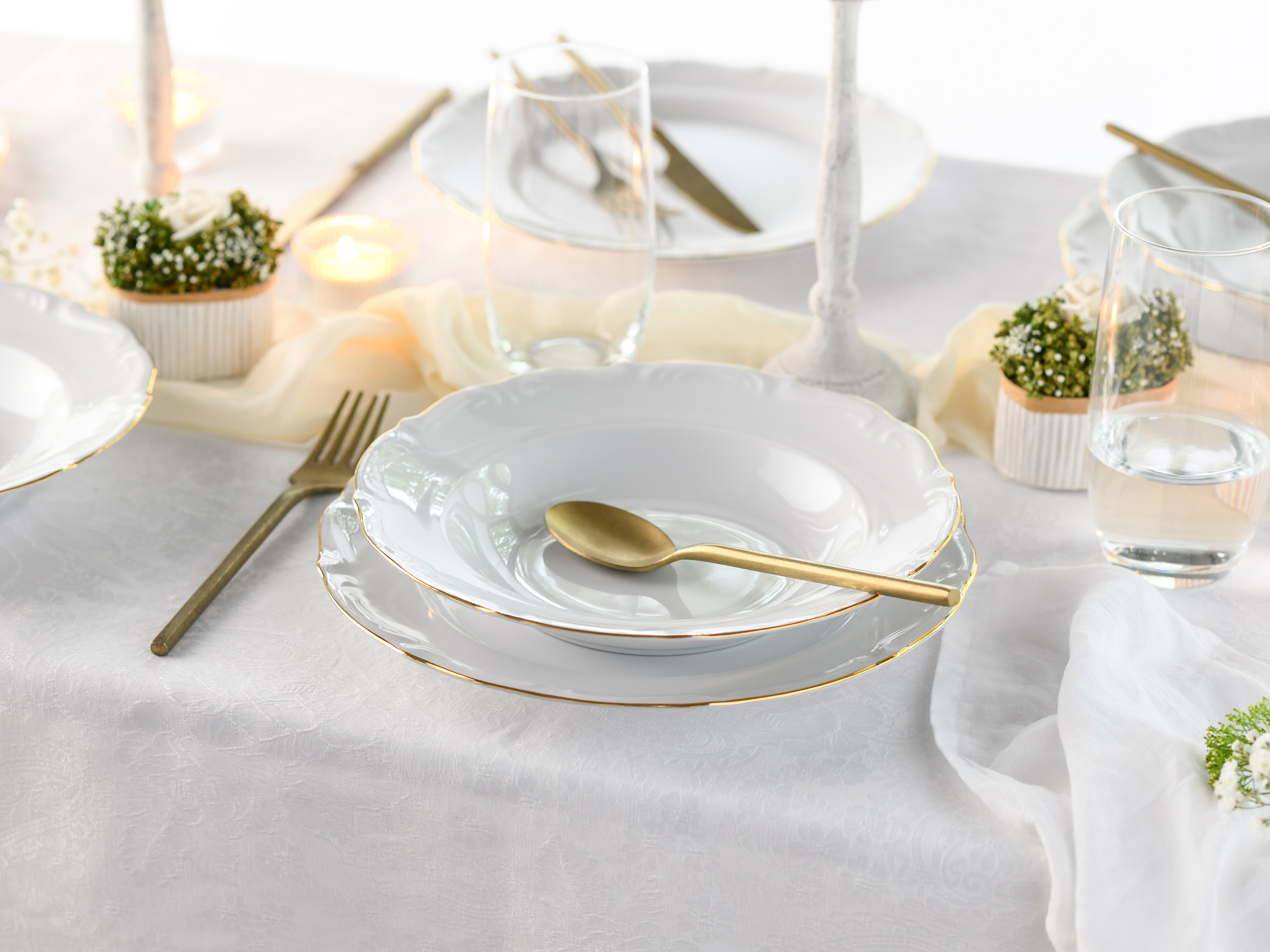 Thumbnail - CreaTable Tafelservice "Maria Theresia, Tafel-Service 12-tlg", (Set, 12 tlg.), Traditionelle Porzellanform