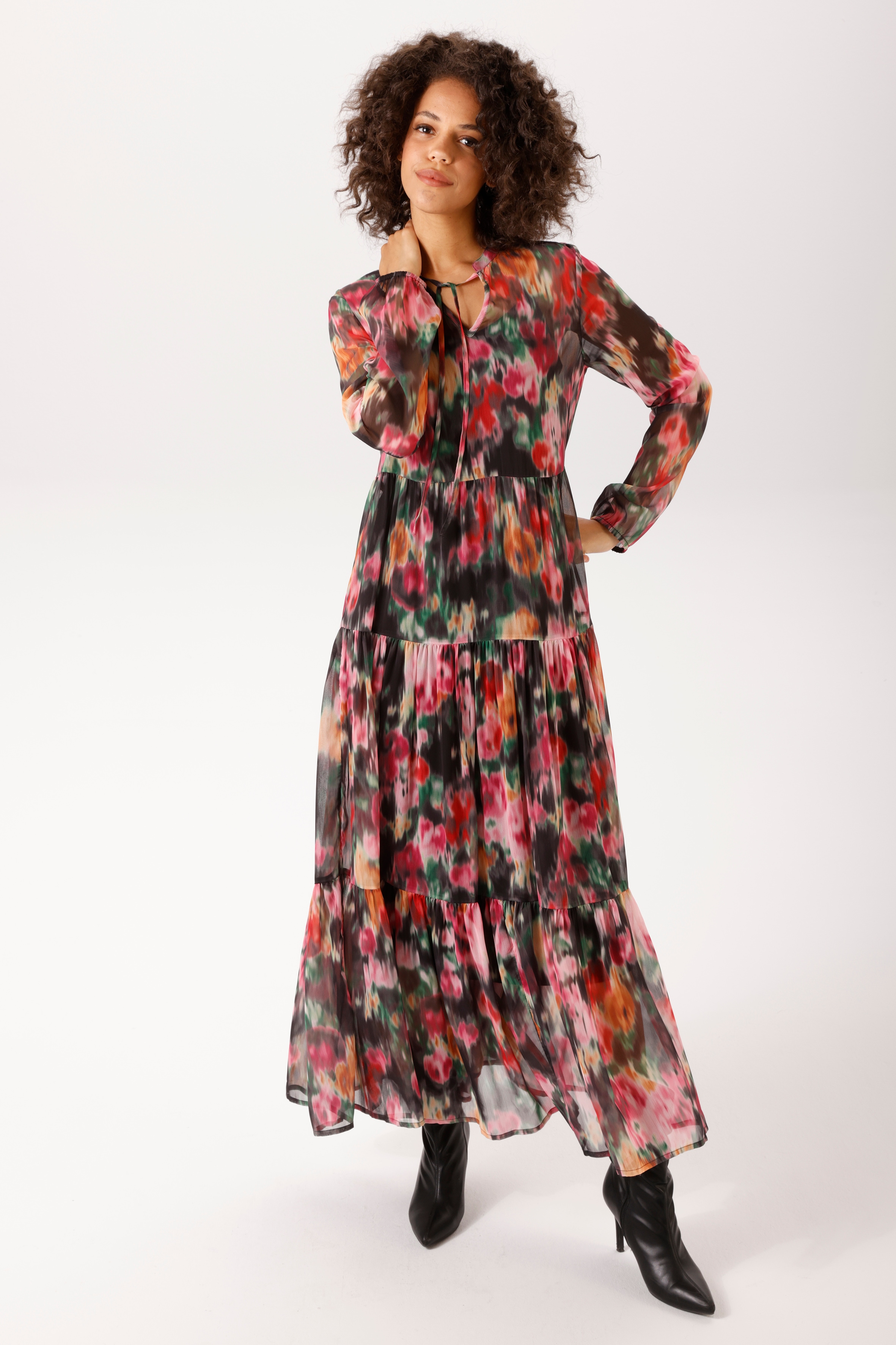 Aniston CASUAL Maxikleid mit Jersey-Unterkleid, mit farbenfrohen Batikblumen bedruckt - NEUE KOLLEKTION