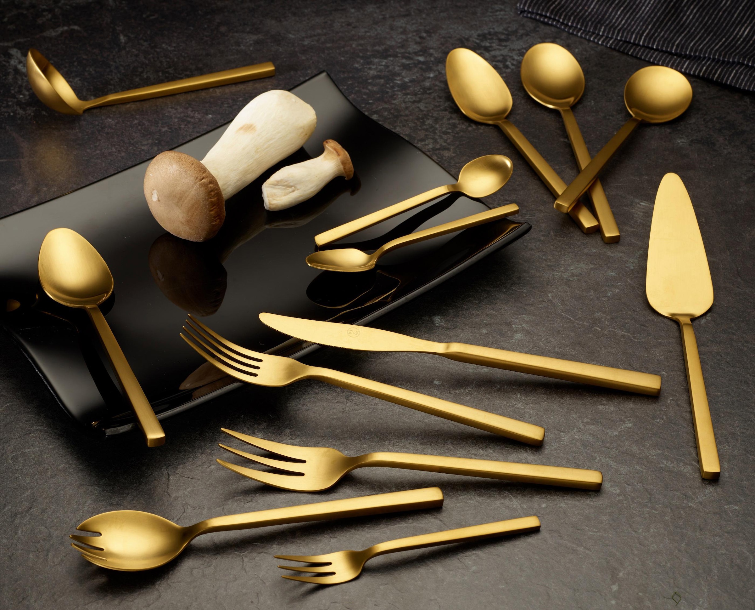 Guido Maria Kretschmer Home&Living Besteck-Set »Golden Look«, (Set, 68 tlg.), Tafelbesteck, Präsentschachtel, PVD gold mattiert