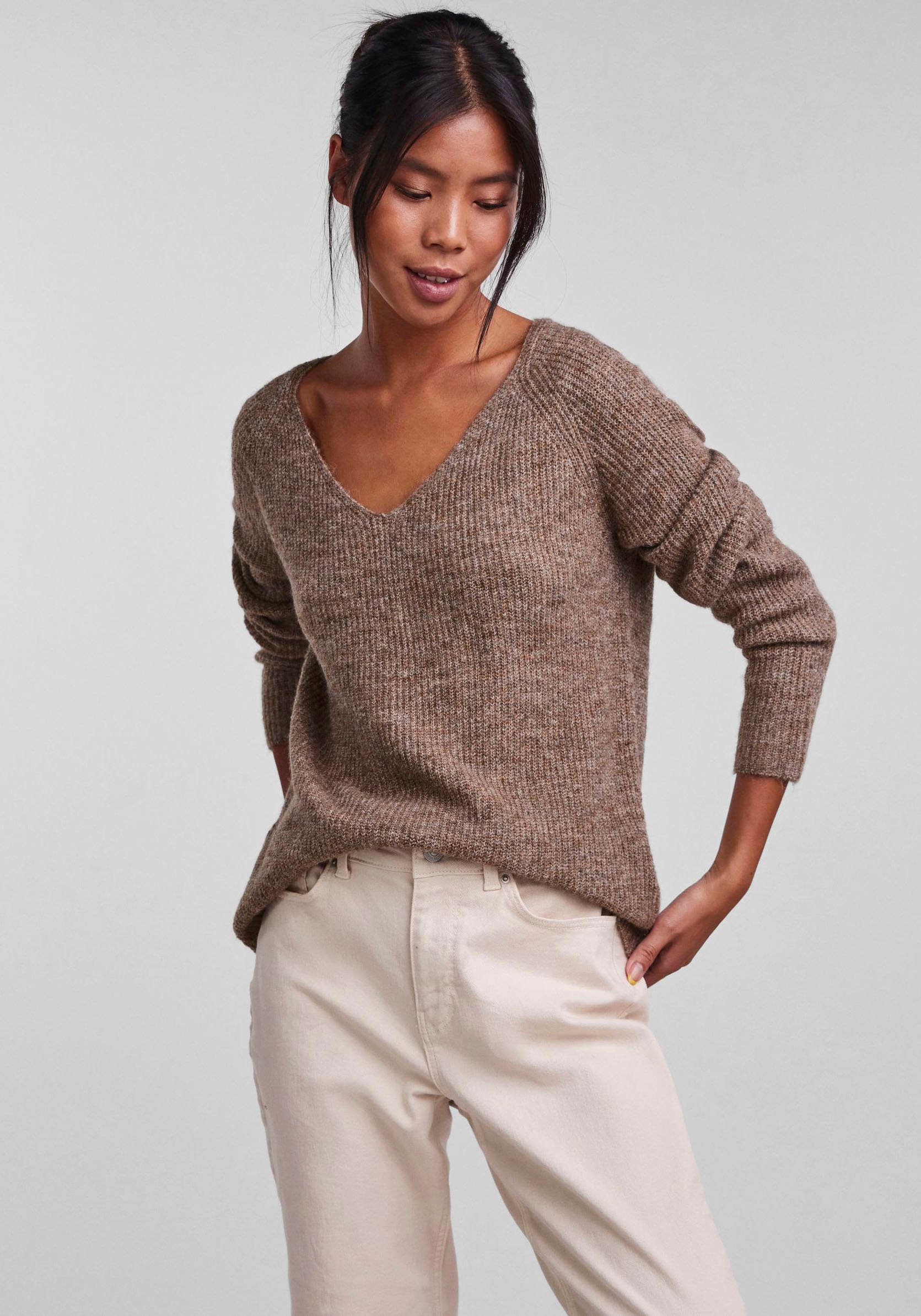 V-Ausschnitt-Pullover »PCELLEN LS V-NECK KNIT NOOS BC«, mit Wolle