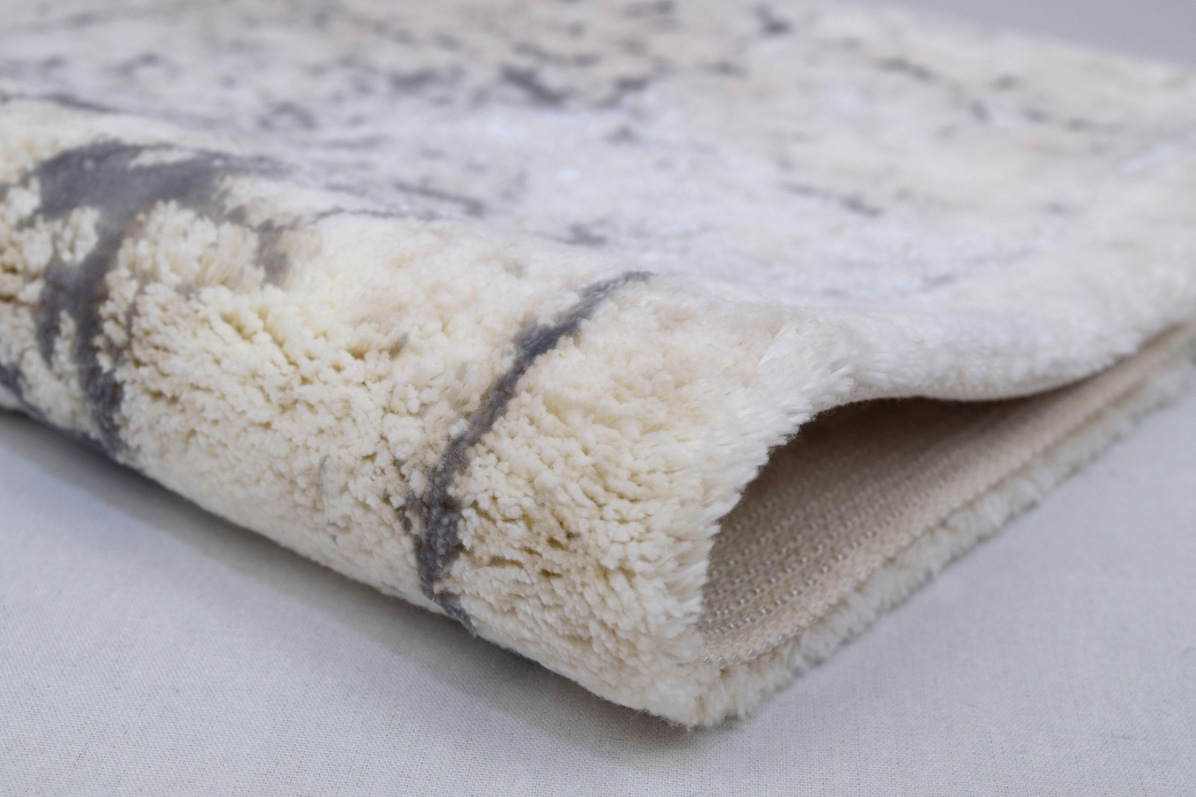Kleine Wolke Badematte »Caracas«, rutschhemmend beschichtet, fußbodenheizungsgeeignet, Badteppich, Vintage-Look, schimmernde Effekte, waschbar