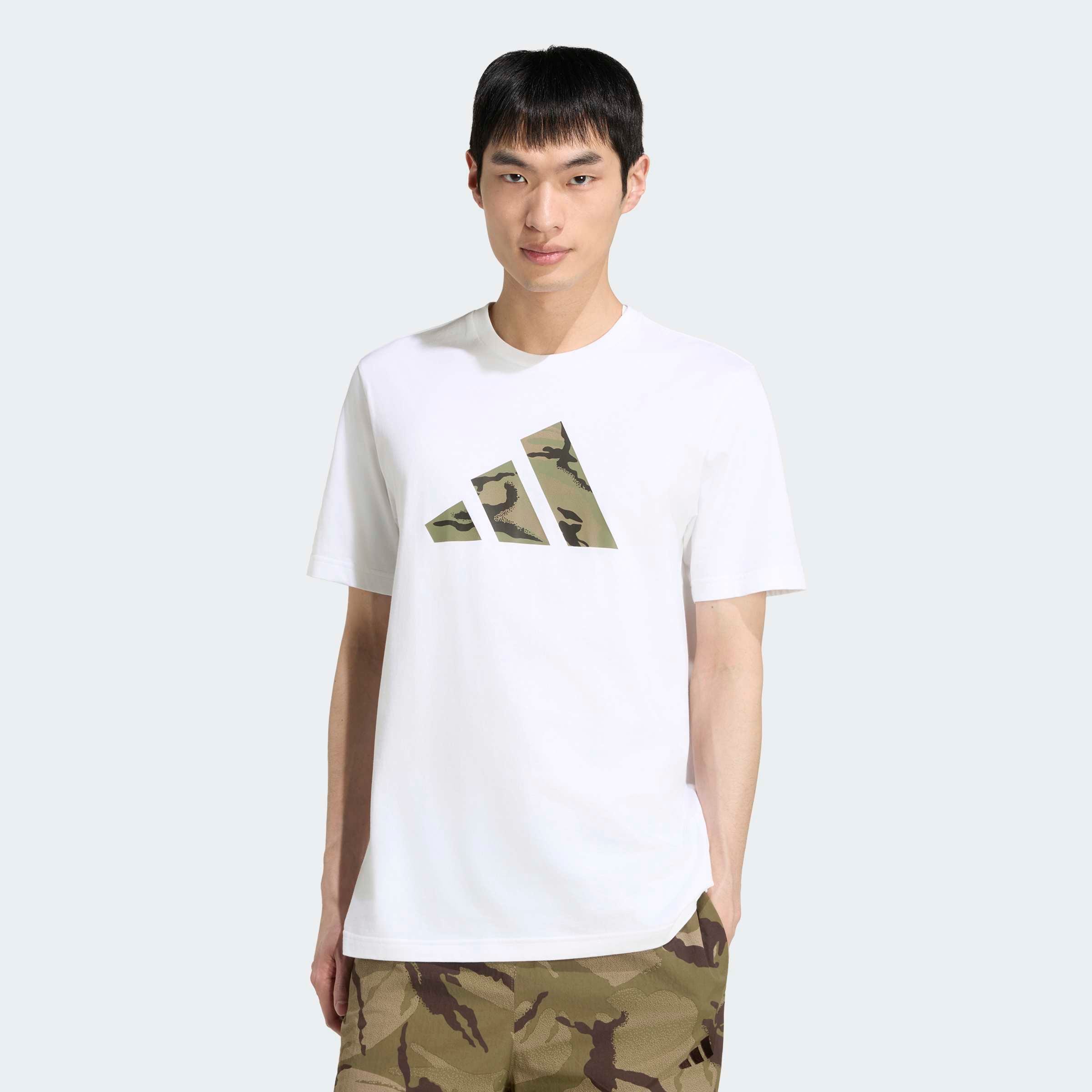 adidas Sportswear T-Shirt »CAMO 3-BALKEN GRAFIK« mit Rundhalsausschnitt, ohne Verschluss, aus Baumwolle, normale Länge