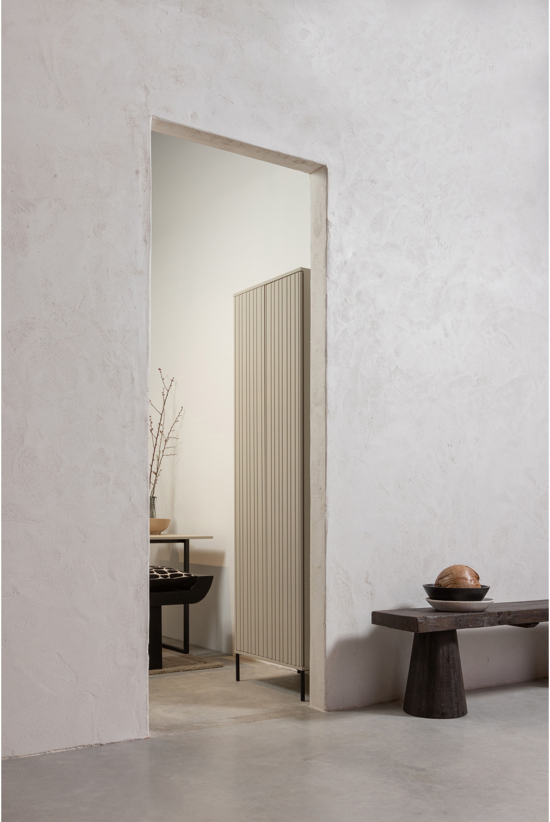 WOOOD Highboard »WOOOD NEW GRAVURE SCHRANK MIT SCHUBLADEN KIEFER DUST [fsc]« Gravure New Hochschrank von WOOOD mit Stauraum, Stil und Push-to-Open