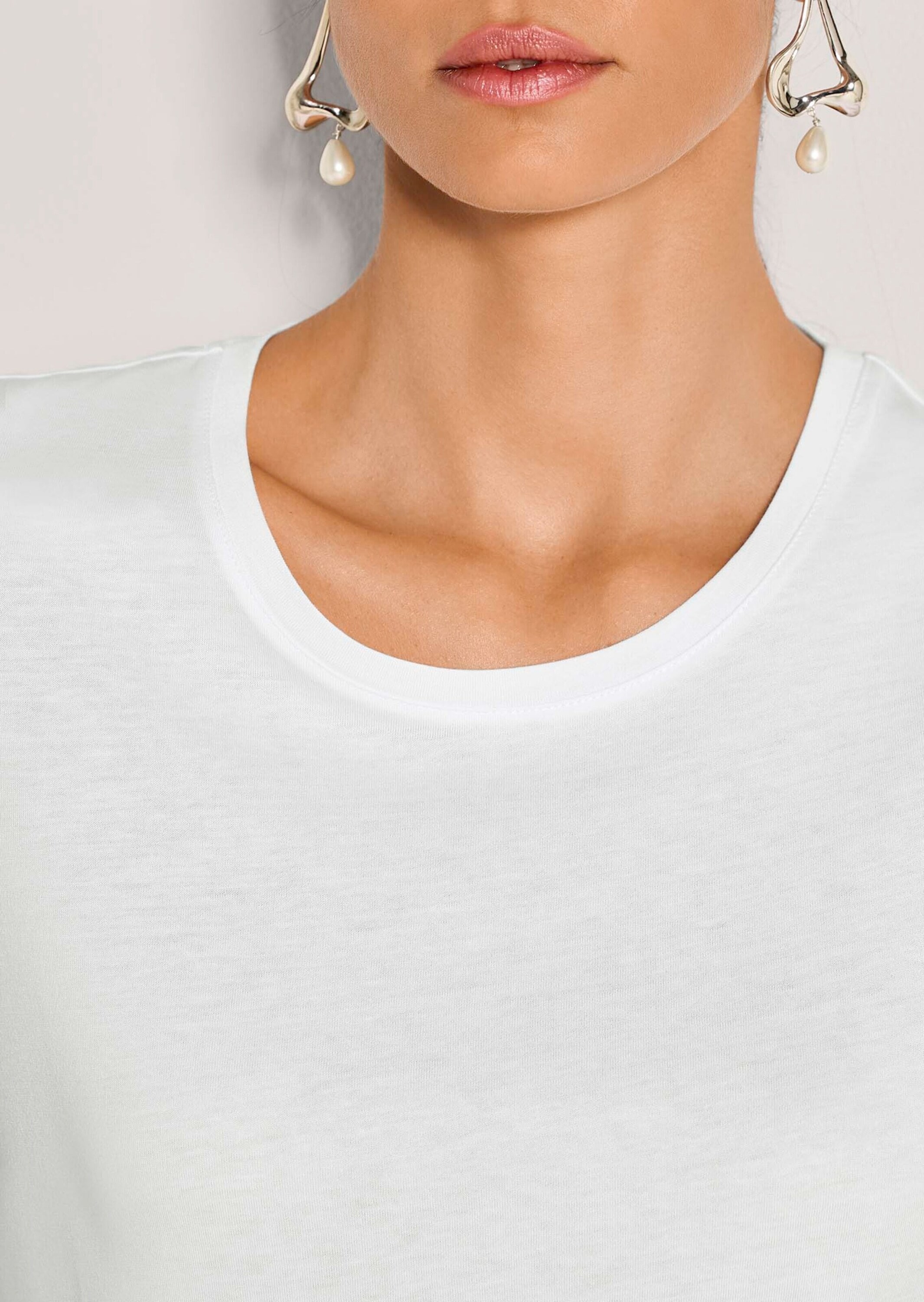 MADELEINE Kurzarmshirt »Shirt Schlichtes Basicshirt mit Rundhalsausschnitt« Gerader Saum