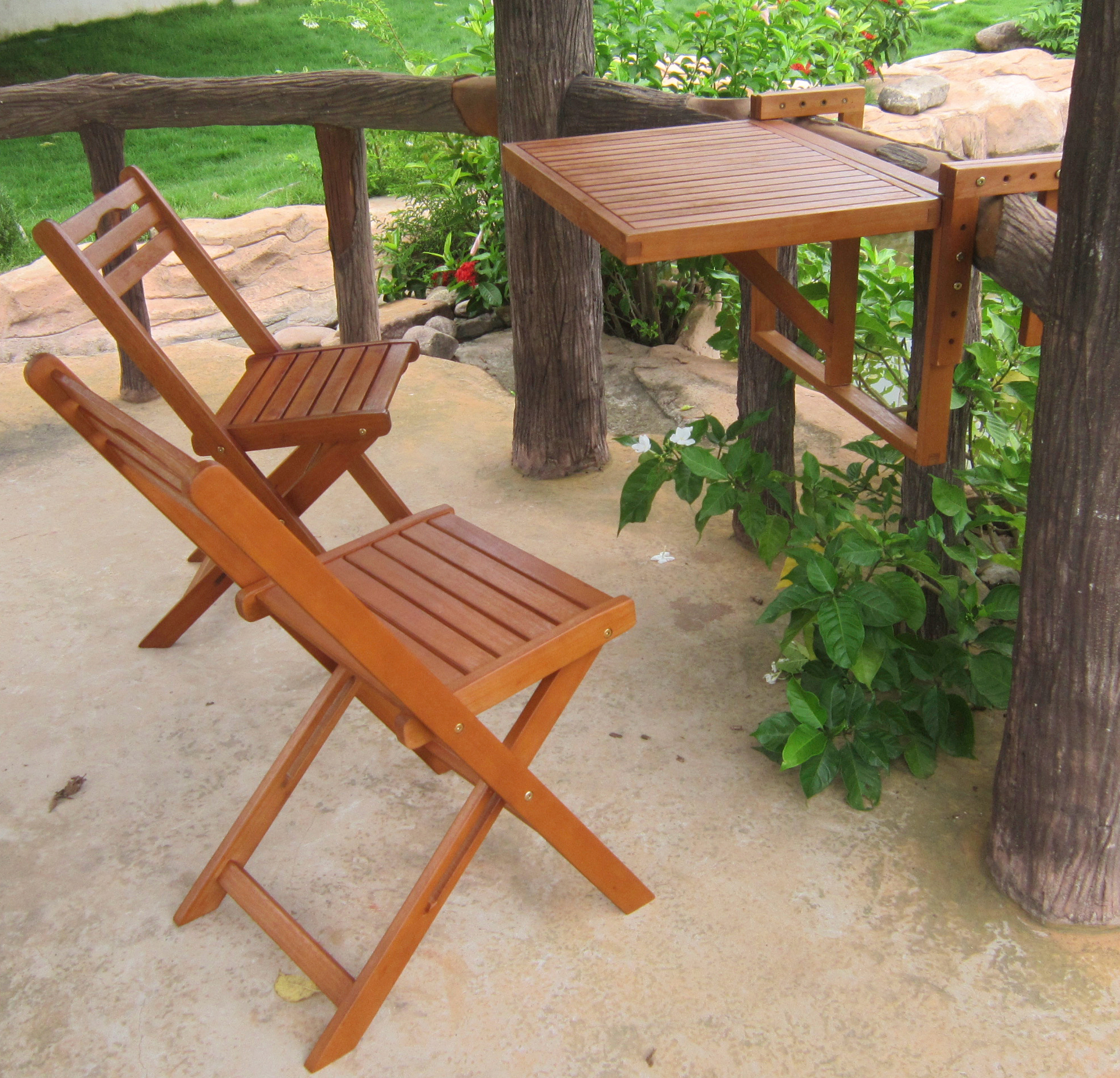 Balkonhängetisch »BERKELEY«, (Set, 3 St.), Eukalyptus, klappbar, 60x40cm, 2 Stühle, braun