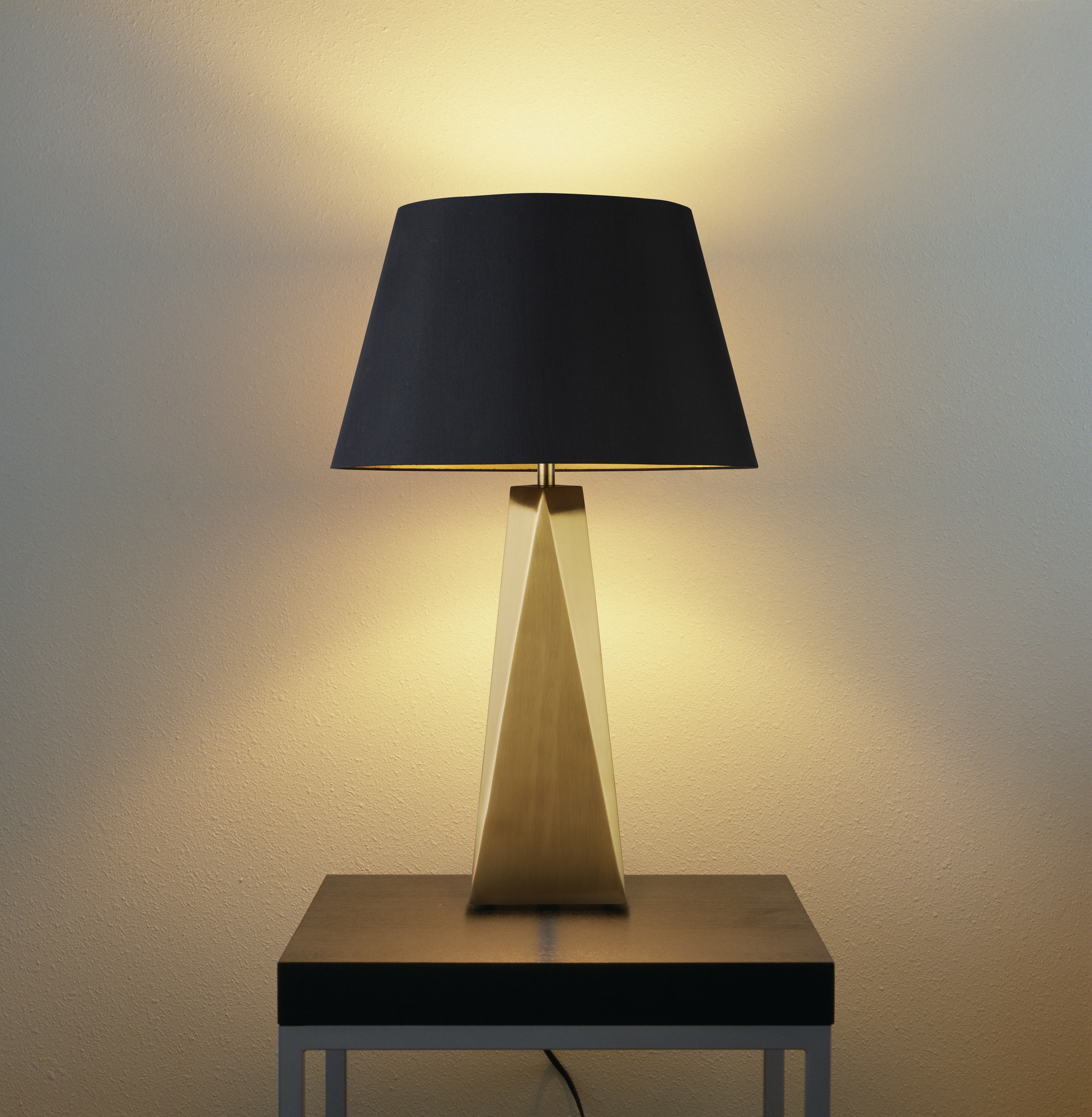 Searchlight Tischleuchte »Maldon Table Lamp - Gold Metal & Black Shade with Gold Inner« E27 1 Stk.