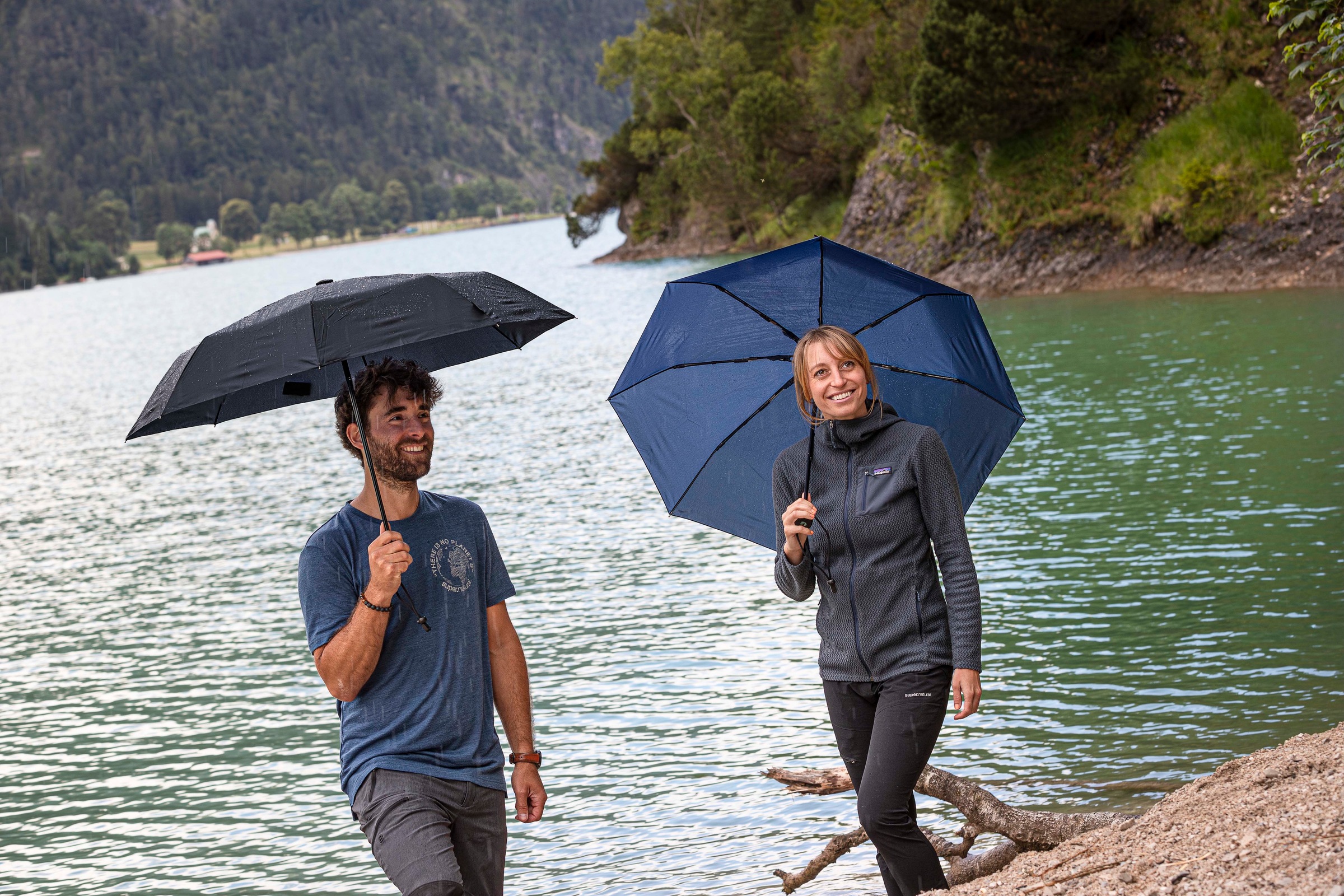 EuroSCHIRM® Taschenregenschirm »light trek«, kompakte Größe, mit integriertem Kompass im Griff