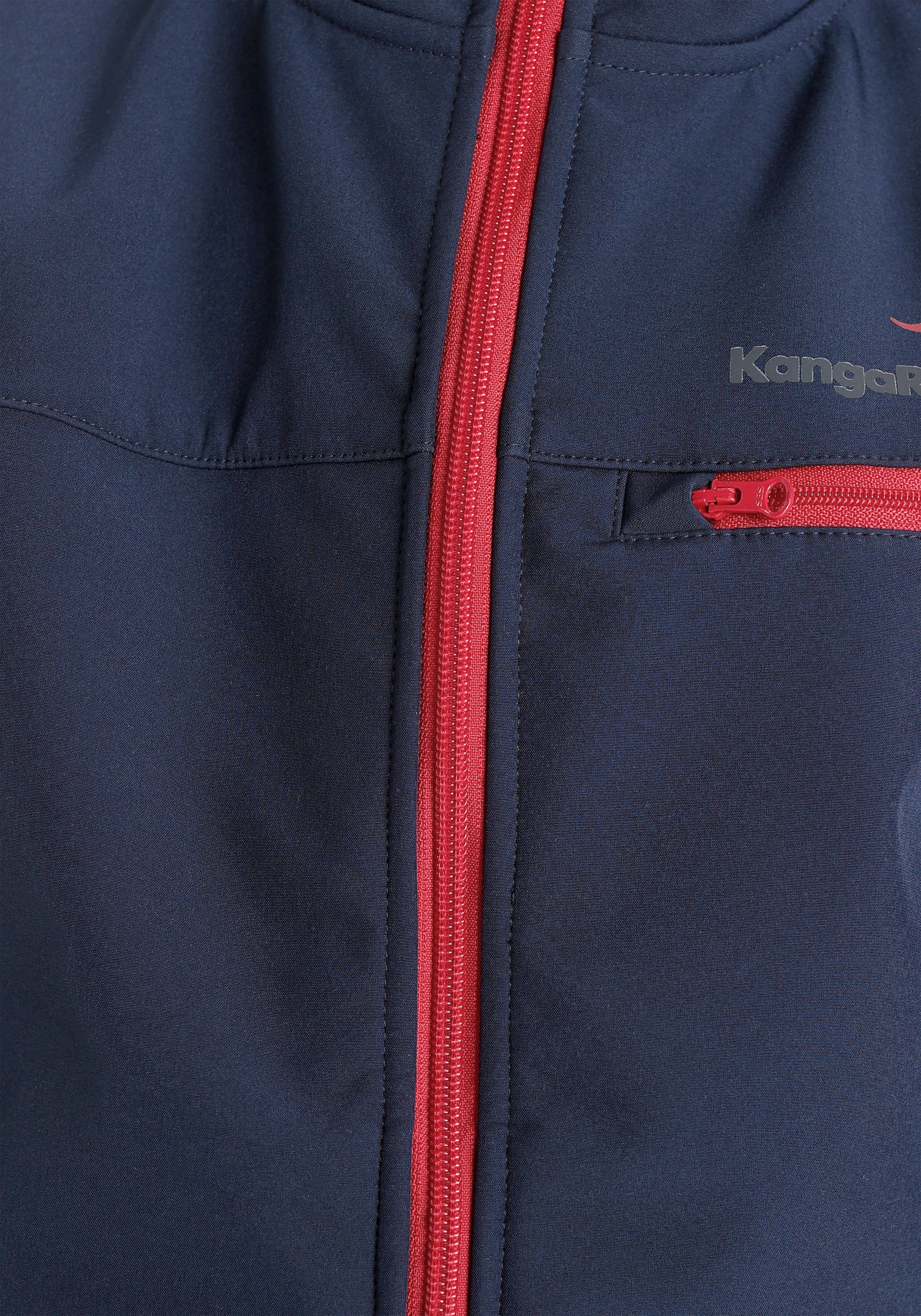 KangaROOS Softshelljacke, mit Kapuze, mit kontrastfarbigen Innenfutter und reflektierenden Details
