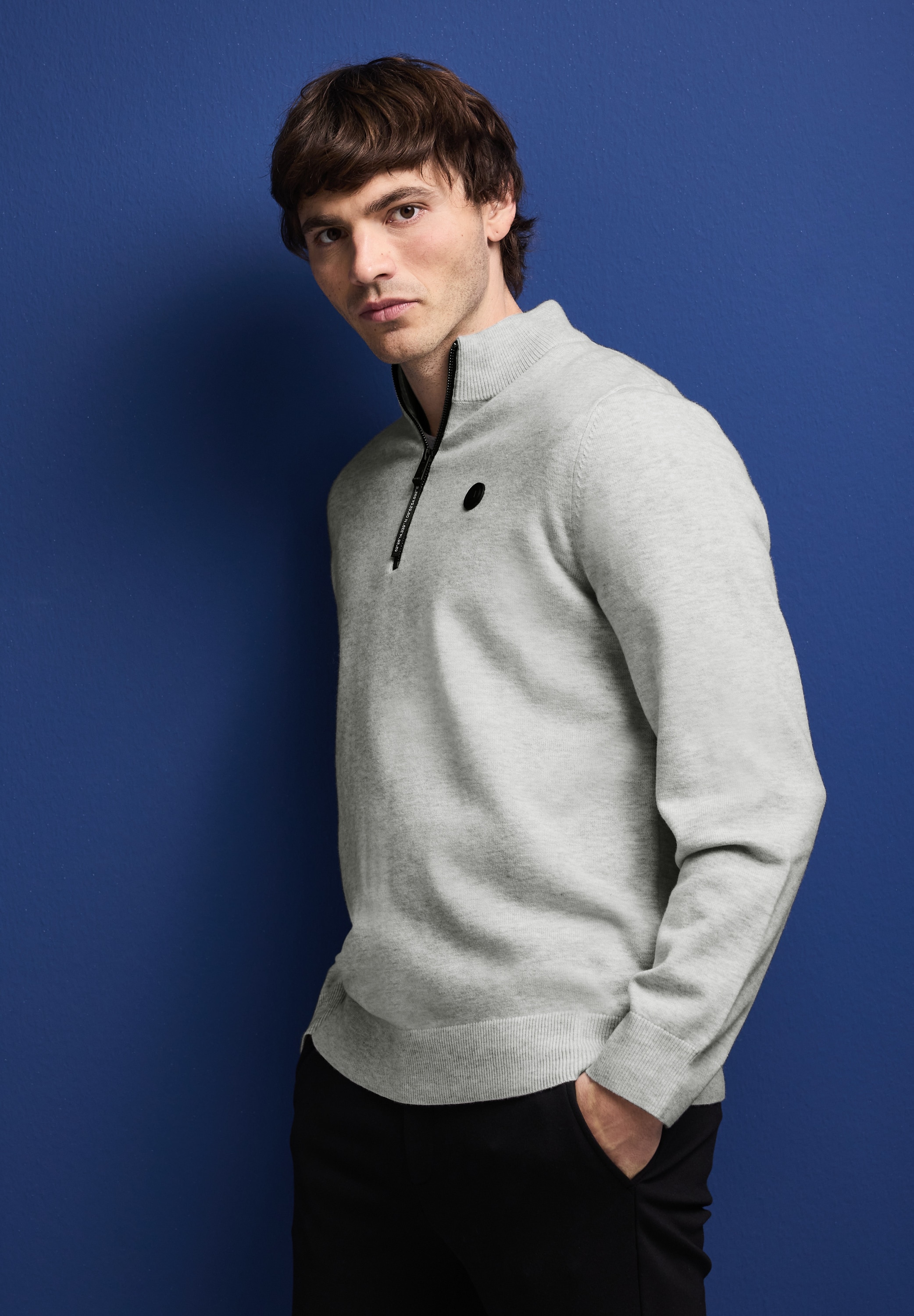 Stehkragenpullover, mit Materialmix